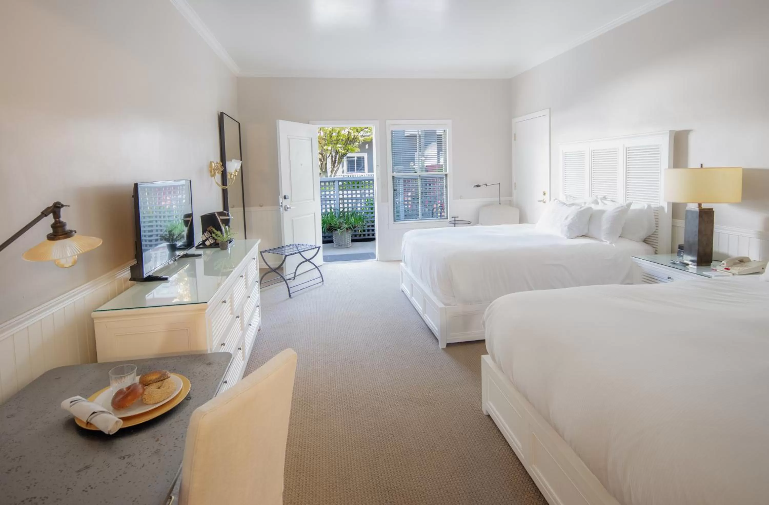 Carriage House Double Queen ADA in Hotel La Rose