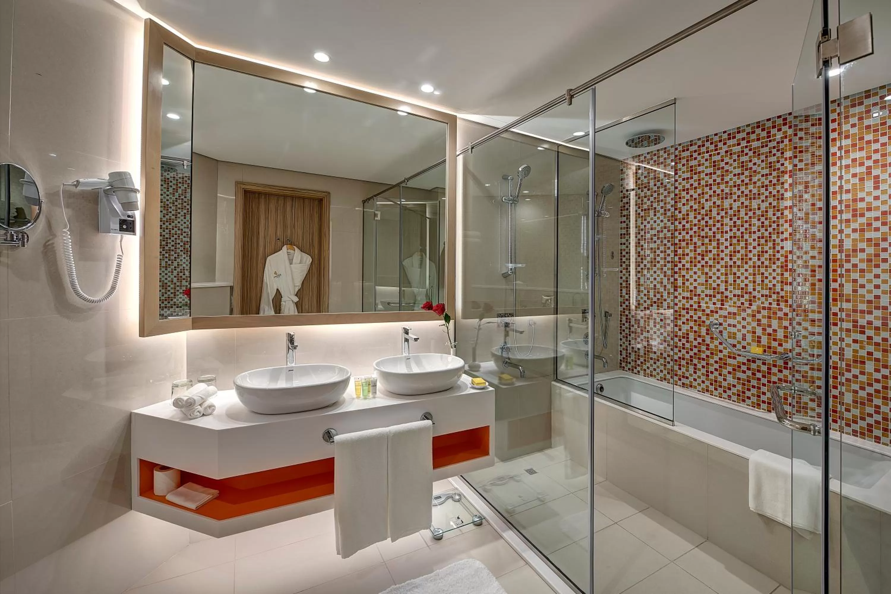 Shower in Al Khoory Atrium