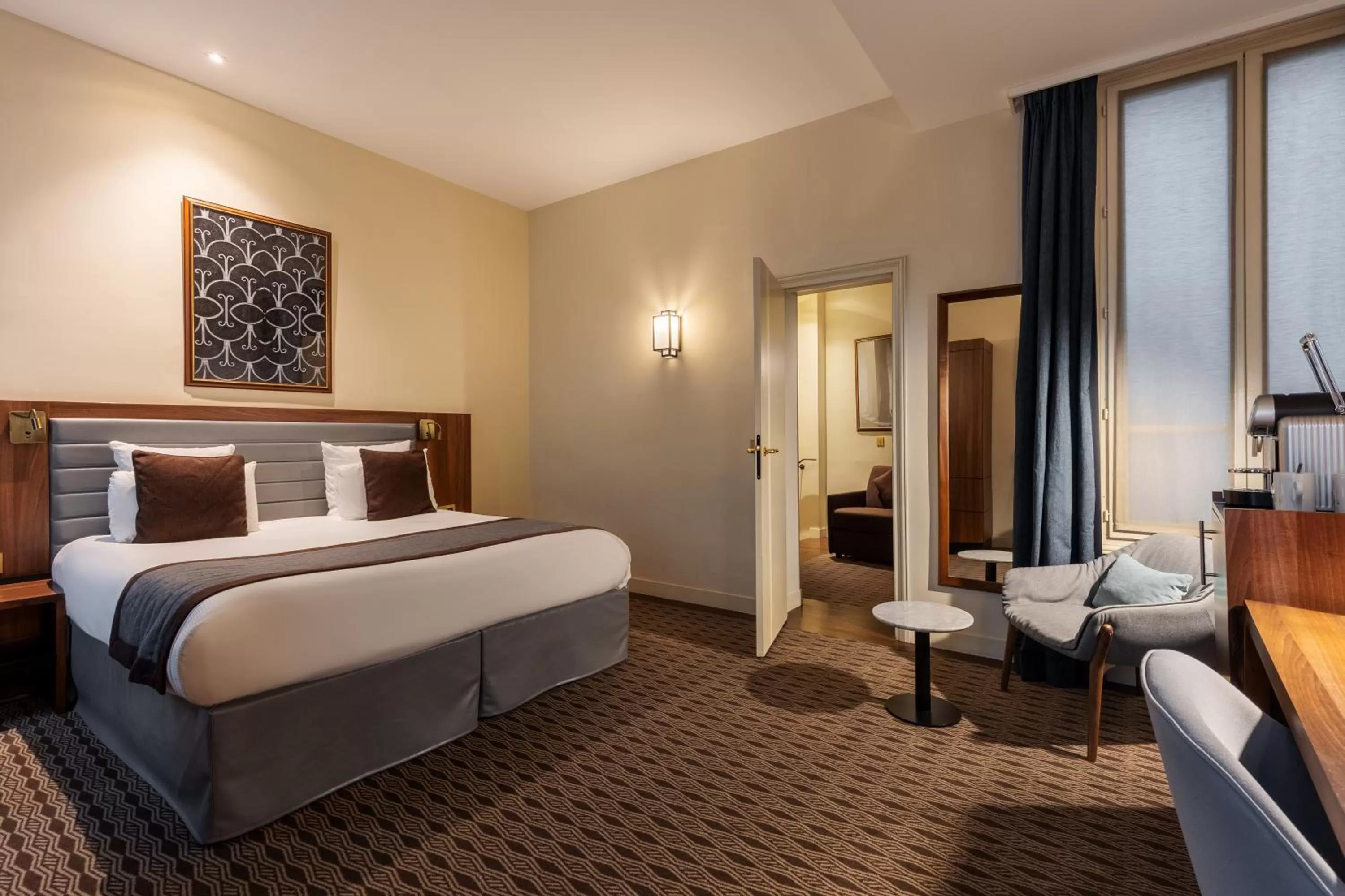 Junior Suite with King Bed and Sofa Bed  in Hôtel Mayflower Opera