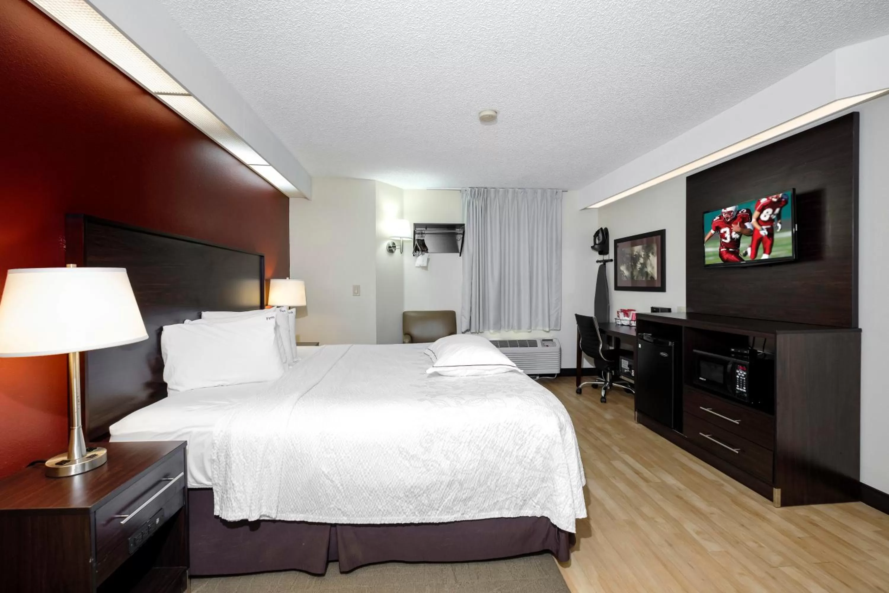 Premium Queen Room – Disability Access/Roll-In Shower Smoke Free in Red Roof Inn PLUS+ Palm Coast