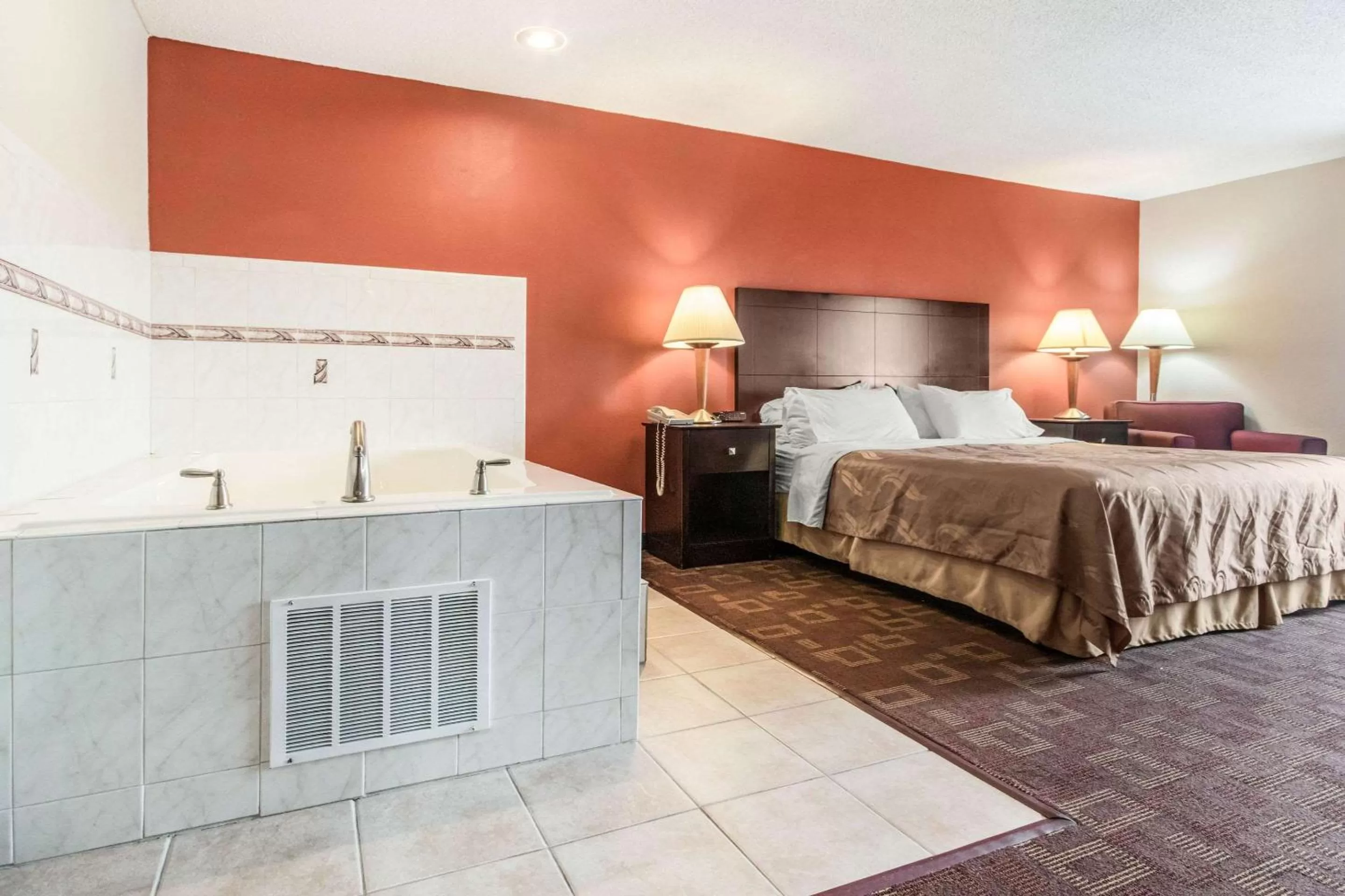 Quality Inn & Suites Lawrenceburg