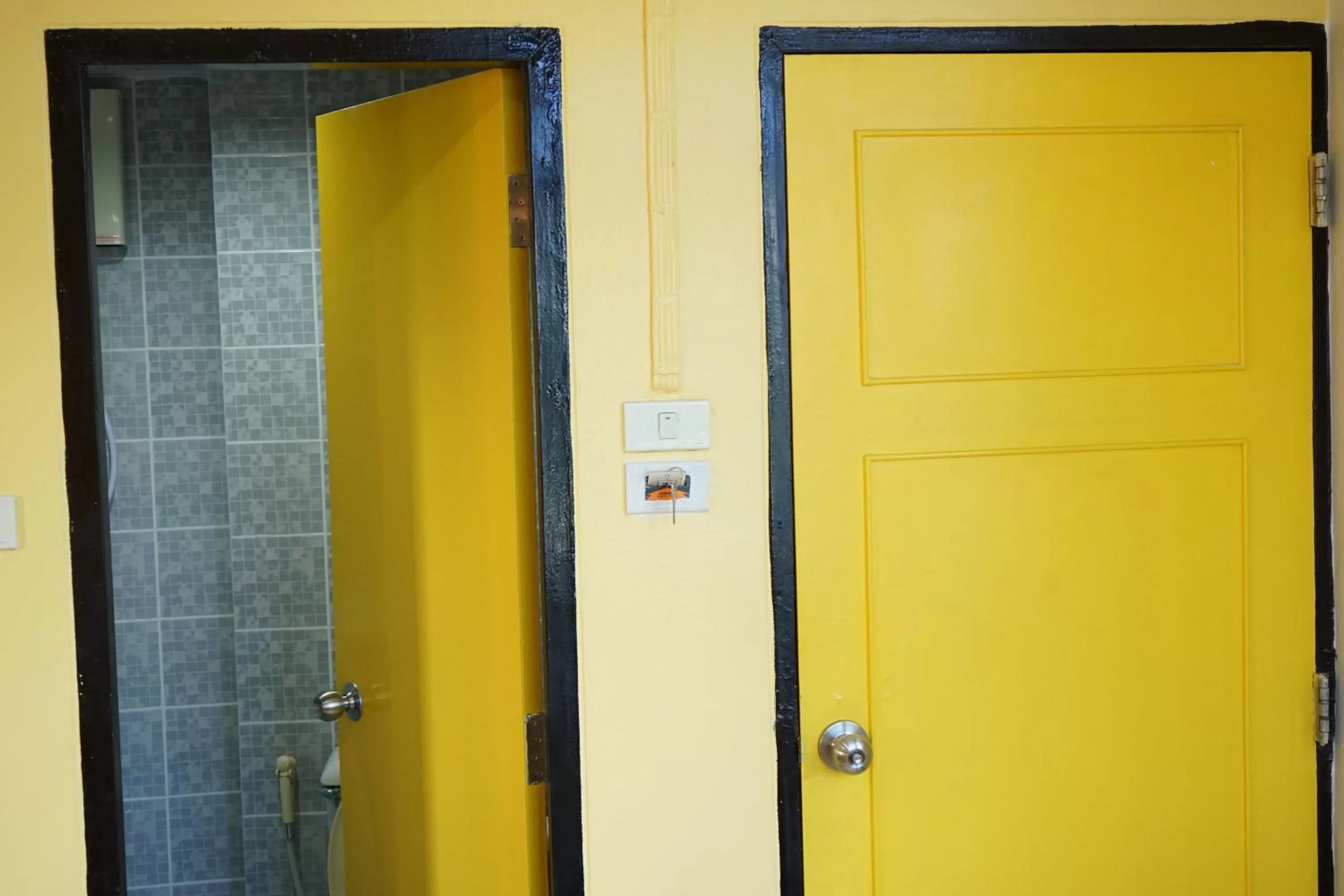 Twin Room with Private Bathroom in Yes Kaosan