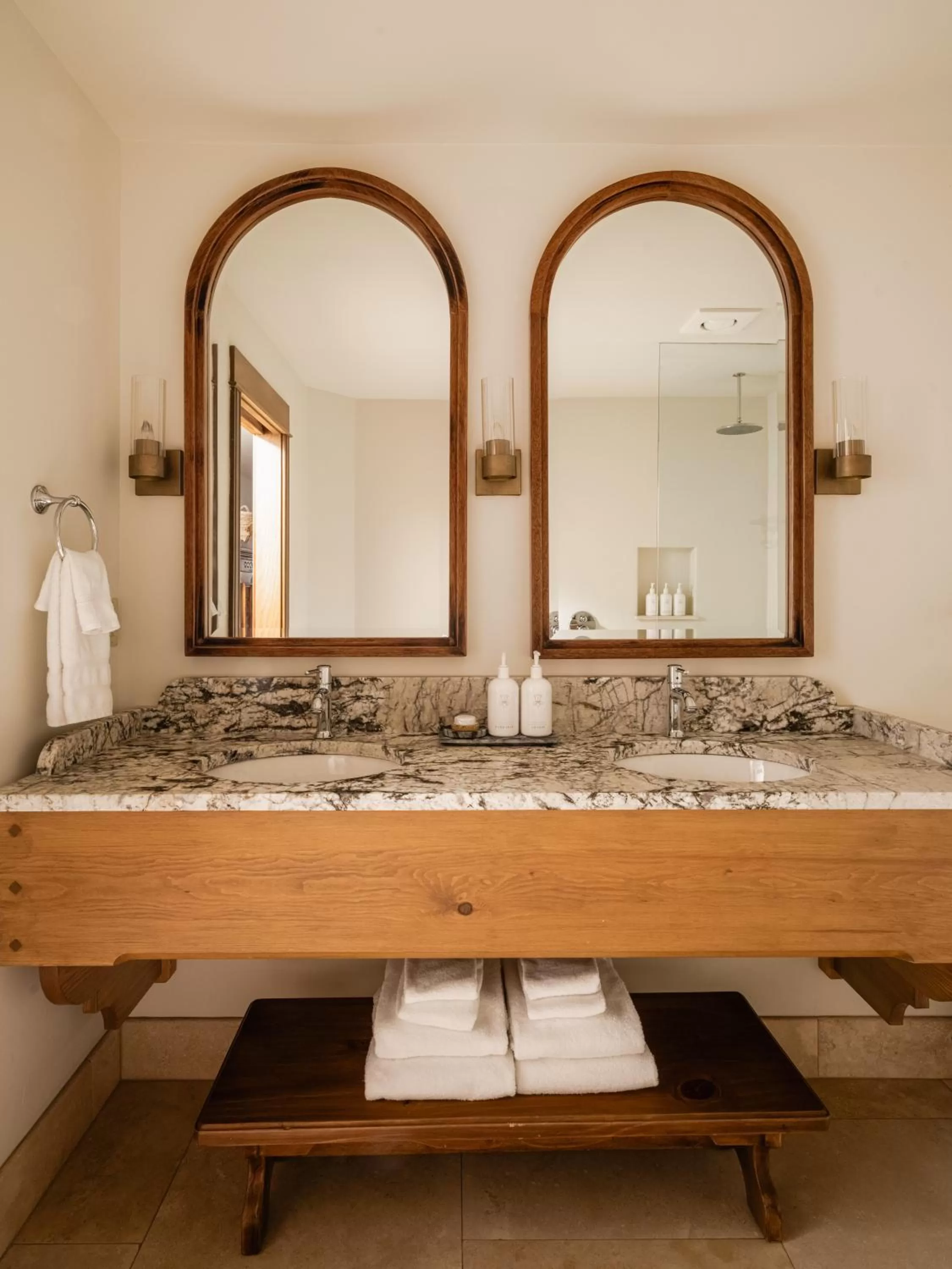 Classic King Room in Enzian Inn