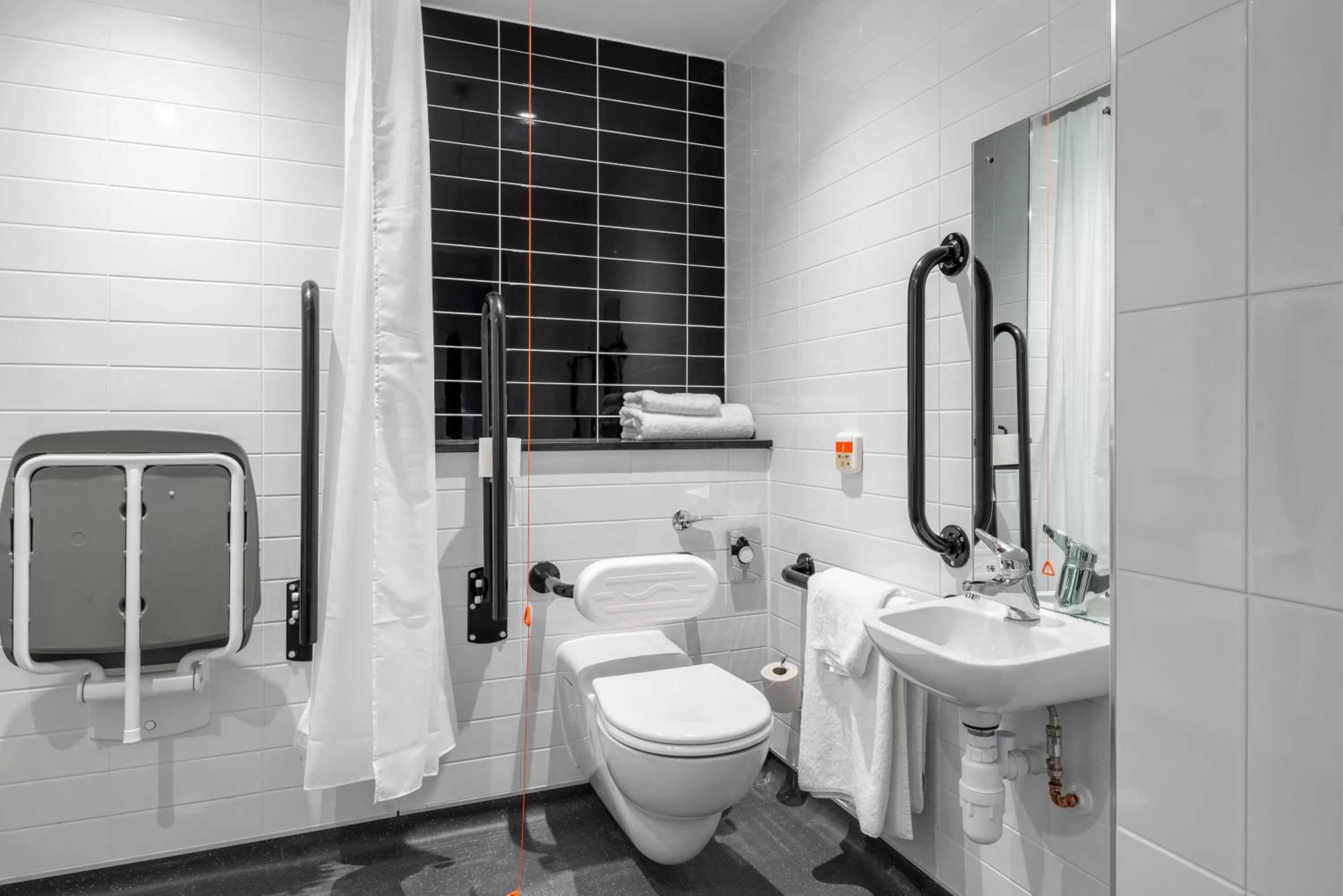 Double Room - Disability Access Roll in Shower in Holiday Inn Express Middlesbrough - Centre Square, an IHG Hotel