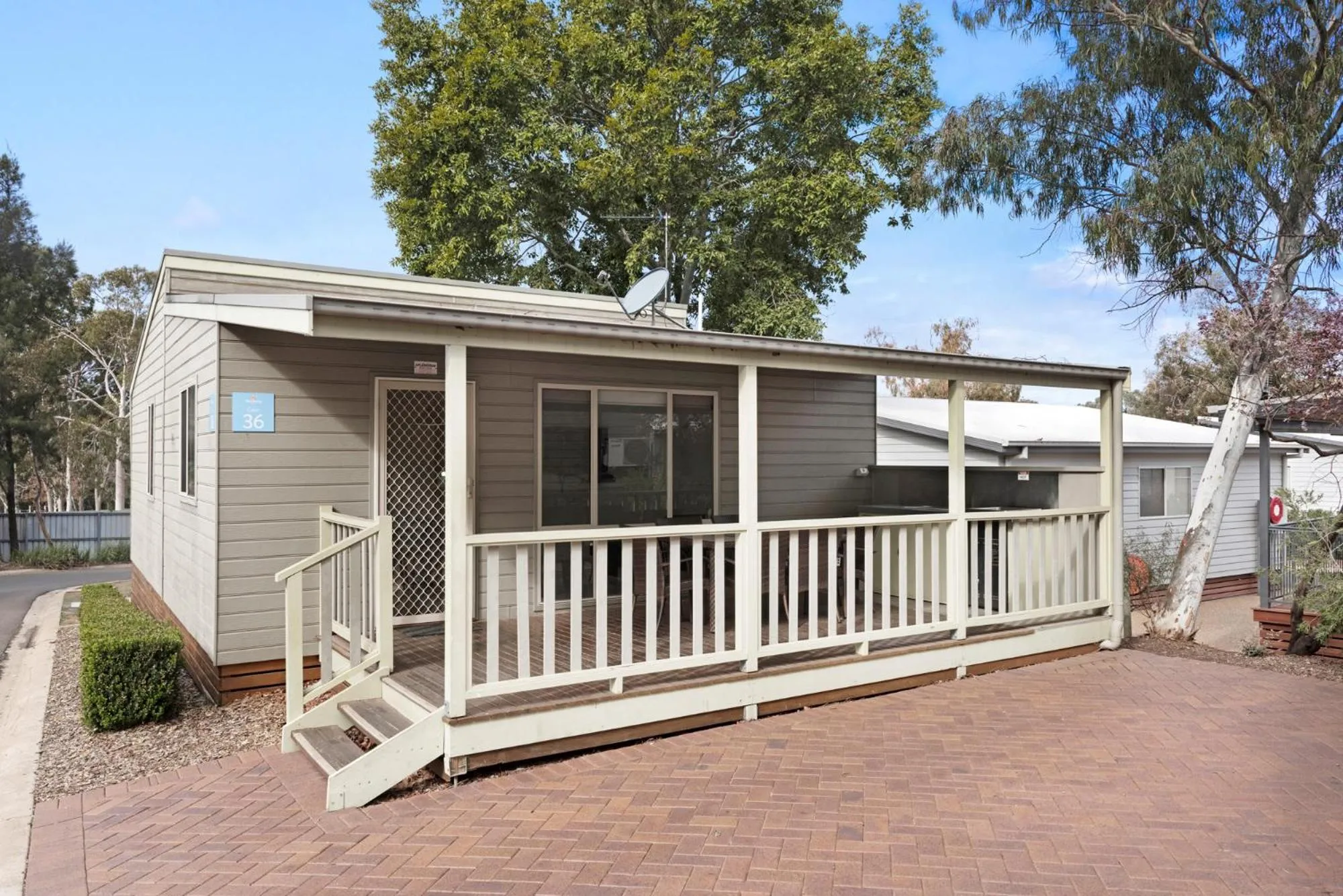 Superior 3 Bedroom Cabin in Discovery Parks - Dubbo