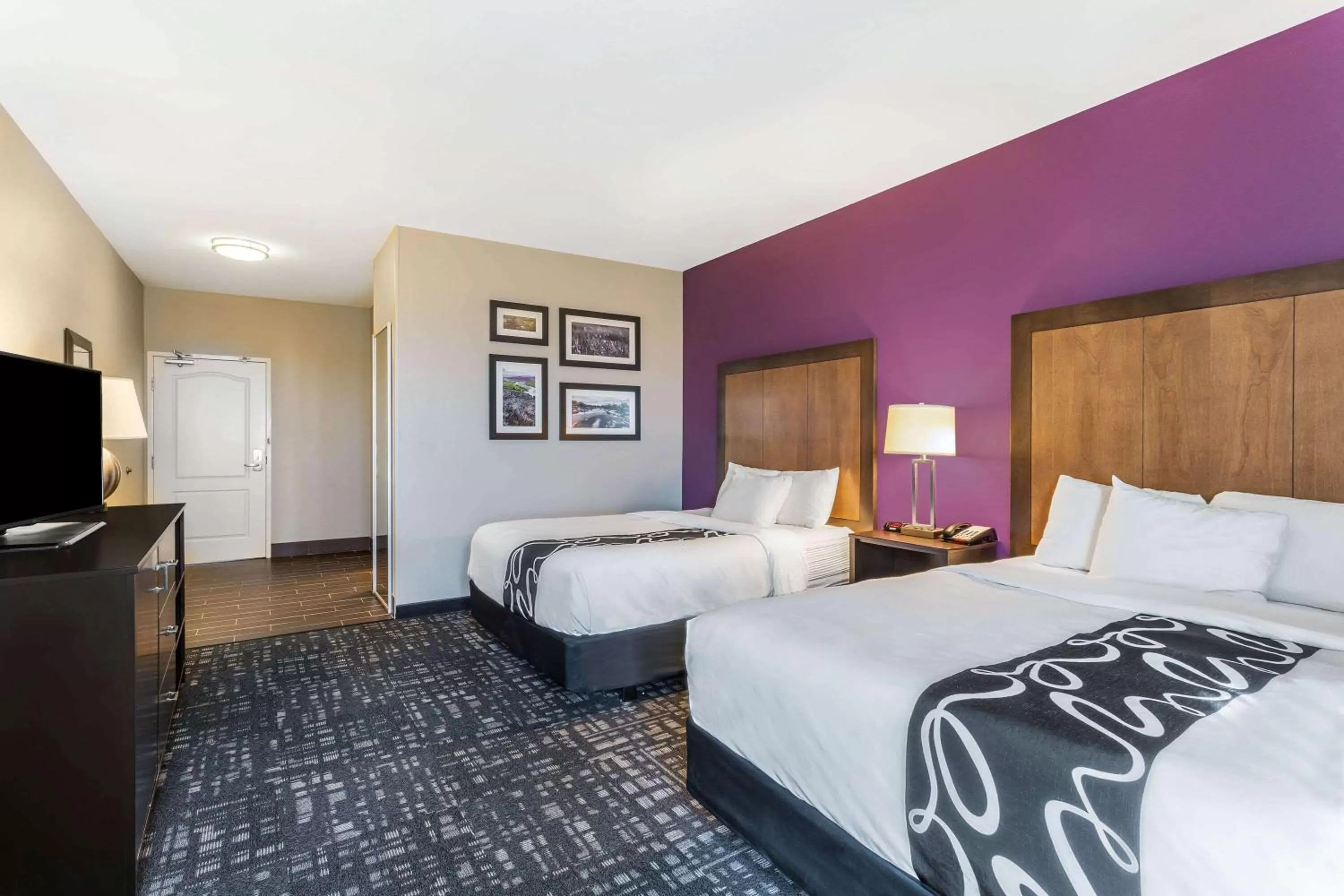 Queen Room with Two Queen Beds and Bath Tub - Mobility Accessible/Non-Smoking in La Quinta by Wyndham Monahans