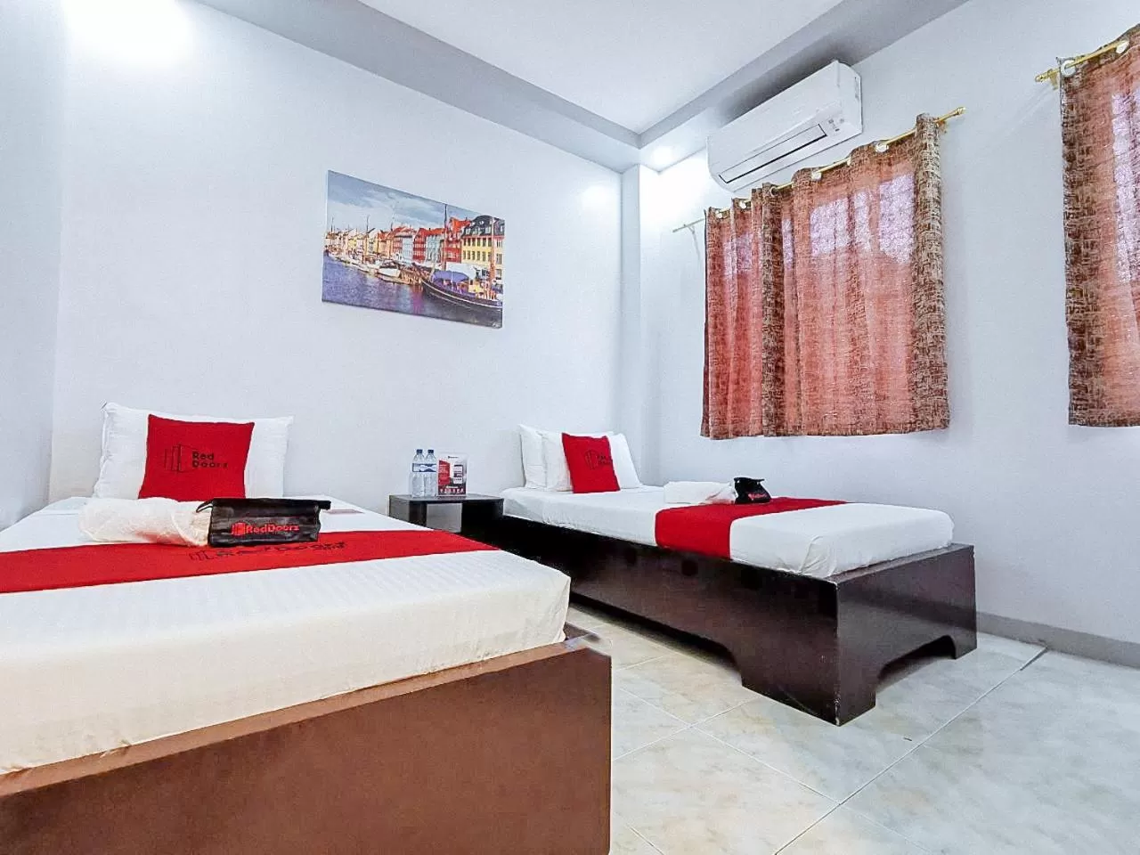 Standard Twin Room in RedDoorz near Notre Dame of Dadiangas University - Vaccinated Staff
