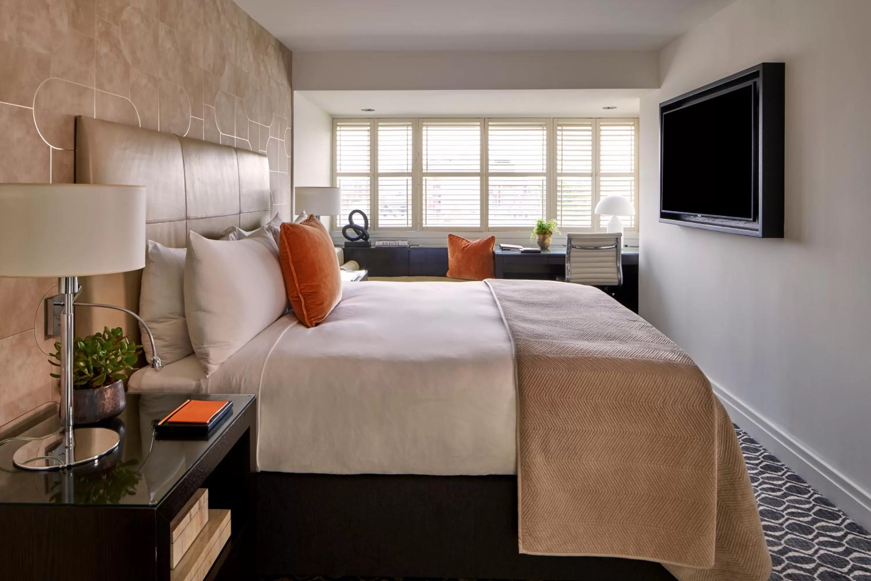 Deluxe King Room in The Dupont Circle Hotel