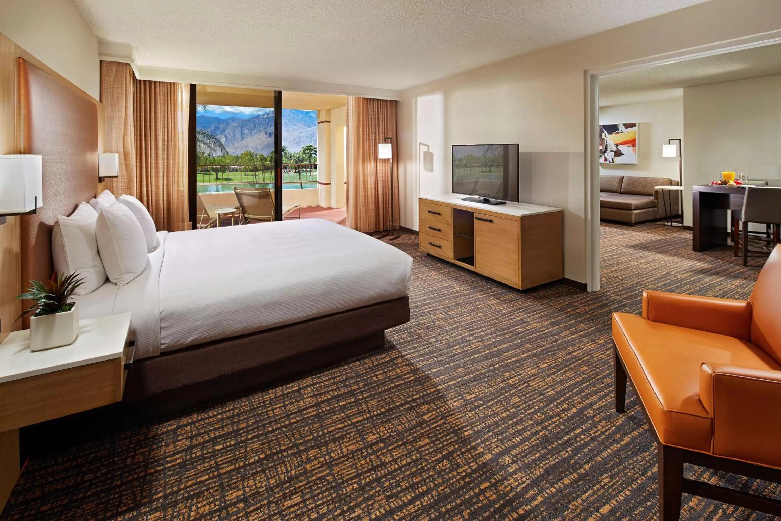 Corner King Suite in DoubleTree by Hilton Golf Resort Palm Springs