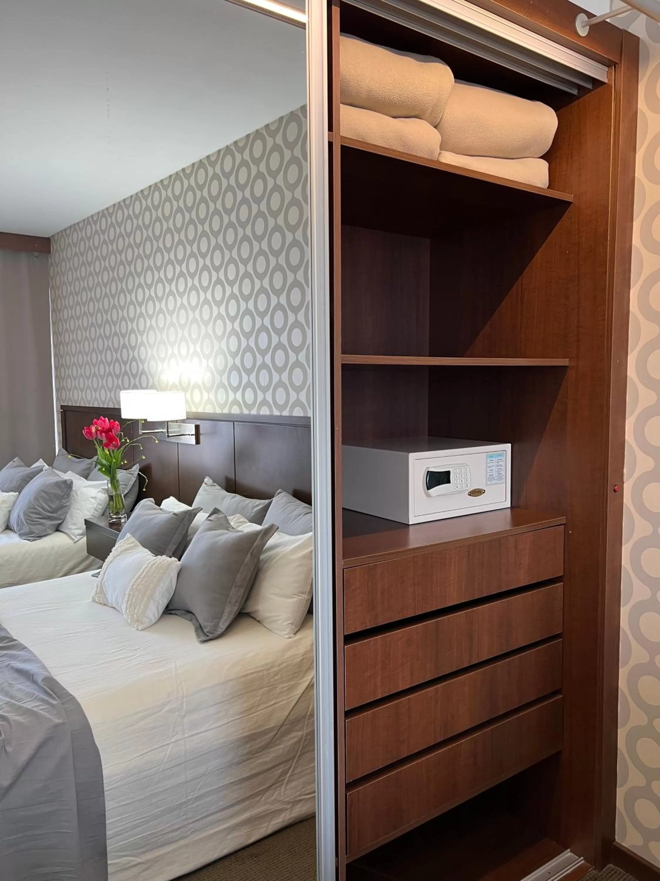 Standard Twin Room in ian Hotel