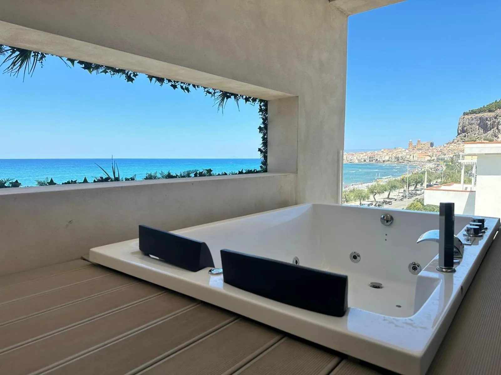 Junior Suite with Jacuzzi - single occupancy in Sunset Hotel