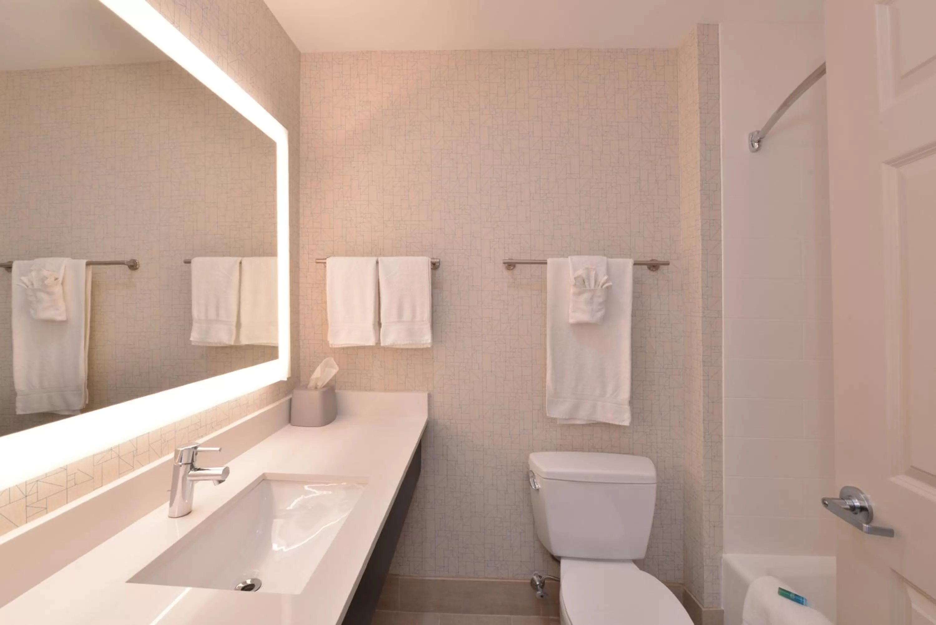 Standard King Room in Holiday Inn Express Mystic by IHG