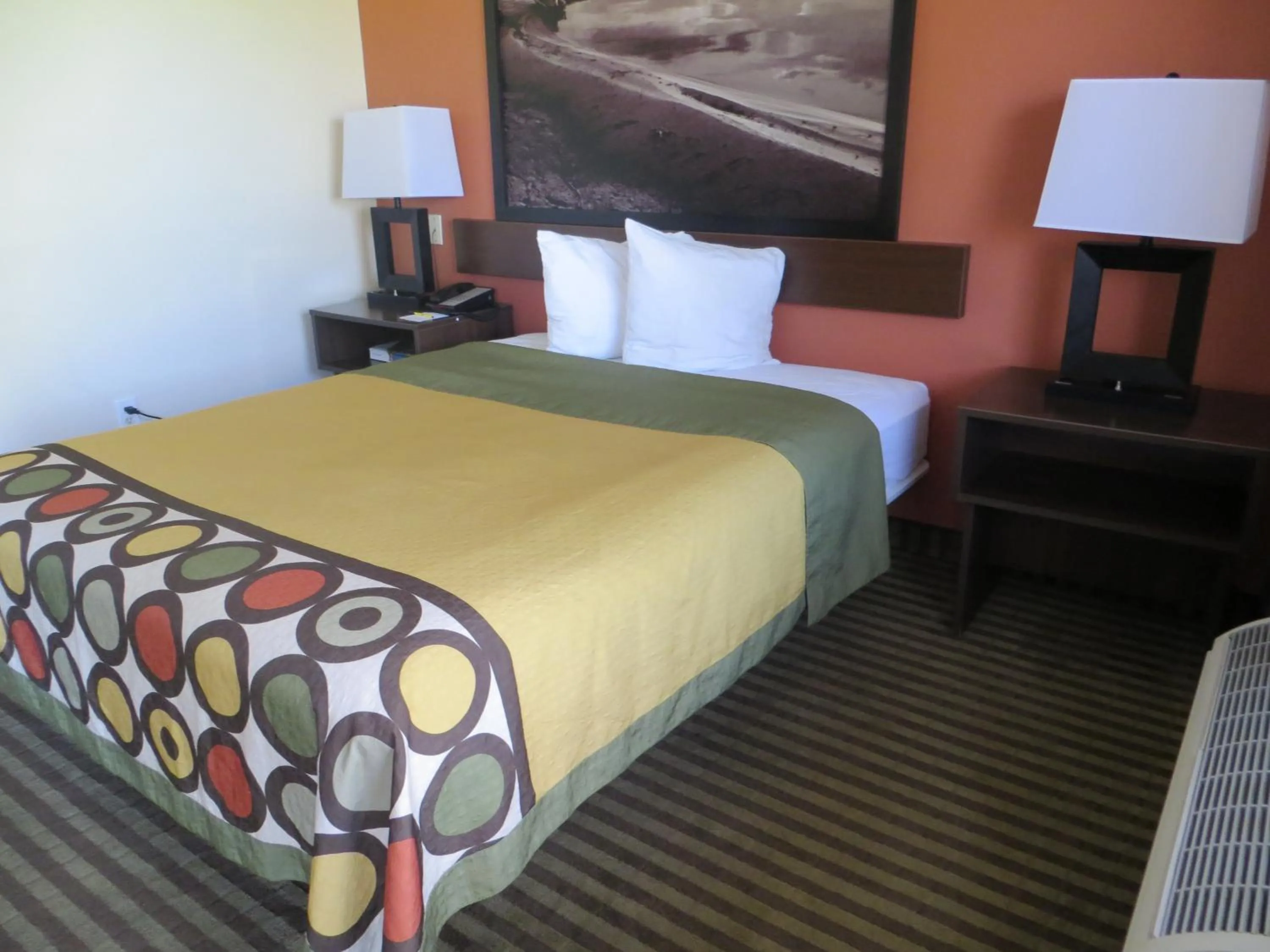 Queen Room - Non-Smoking in Super 8 by Wyndham Orlando International Drive