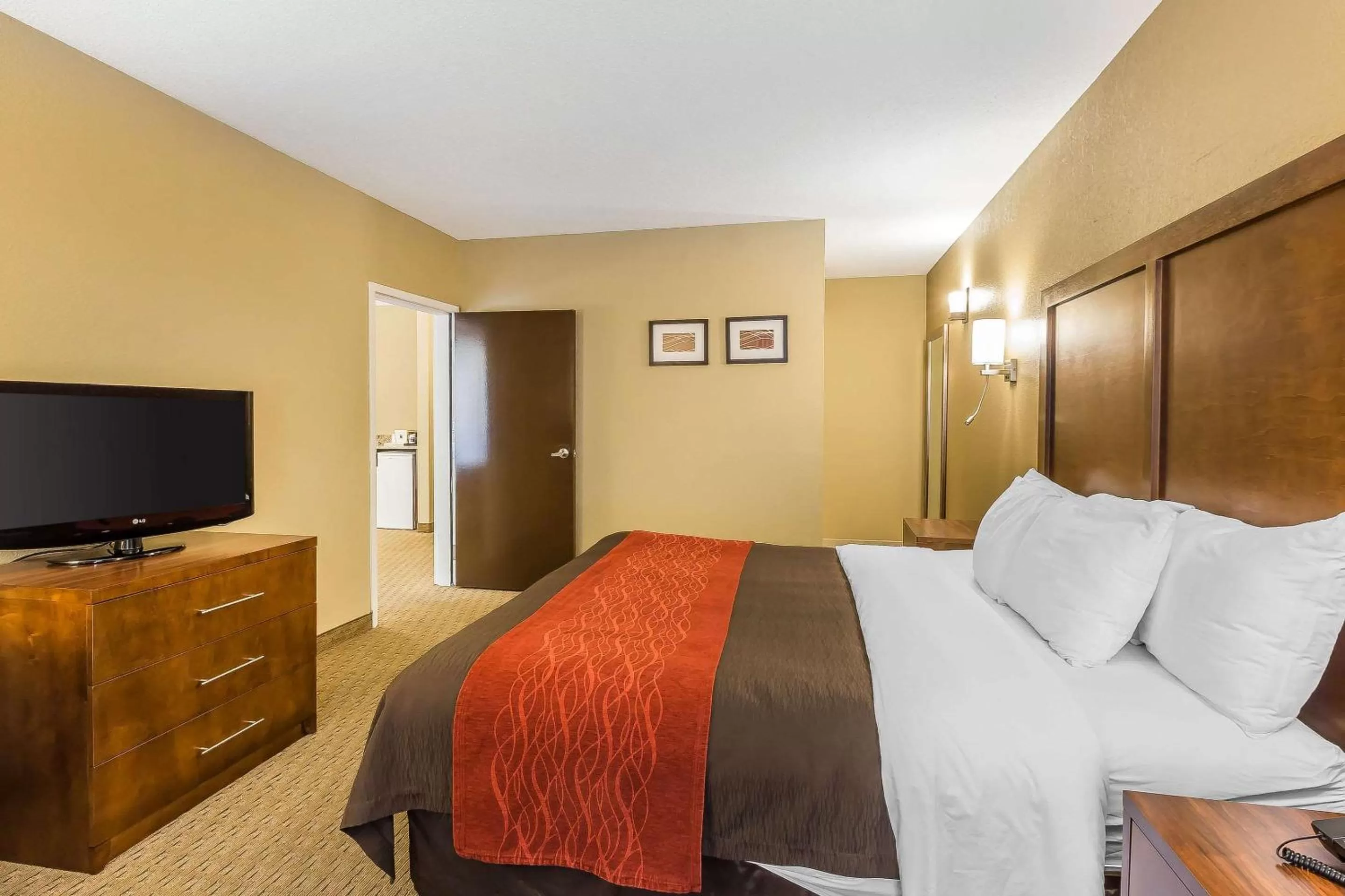 King Suite - Non-Smoking in Comfort Inn & Suites Dalton