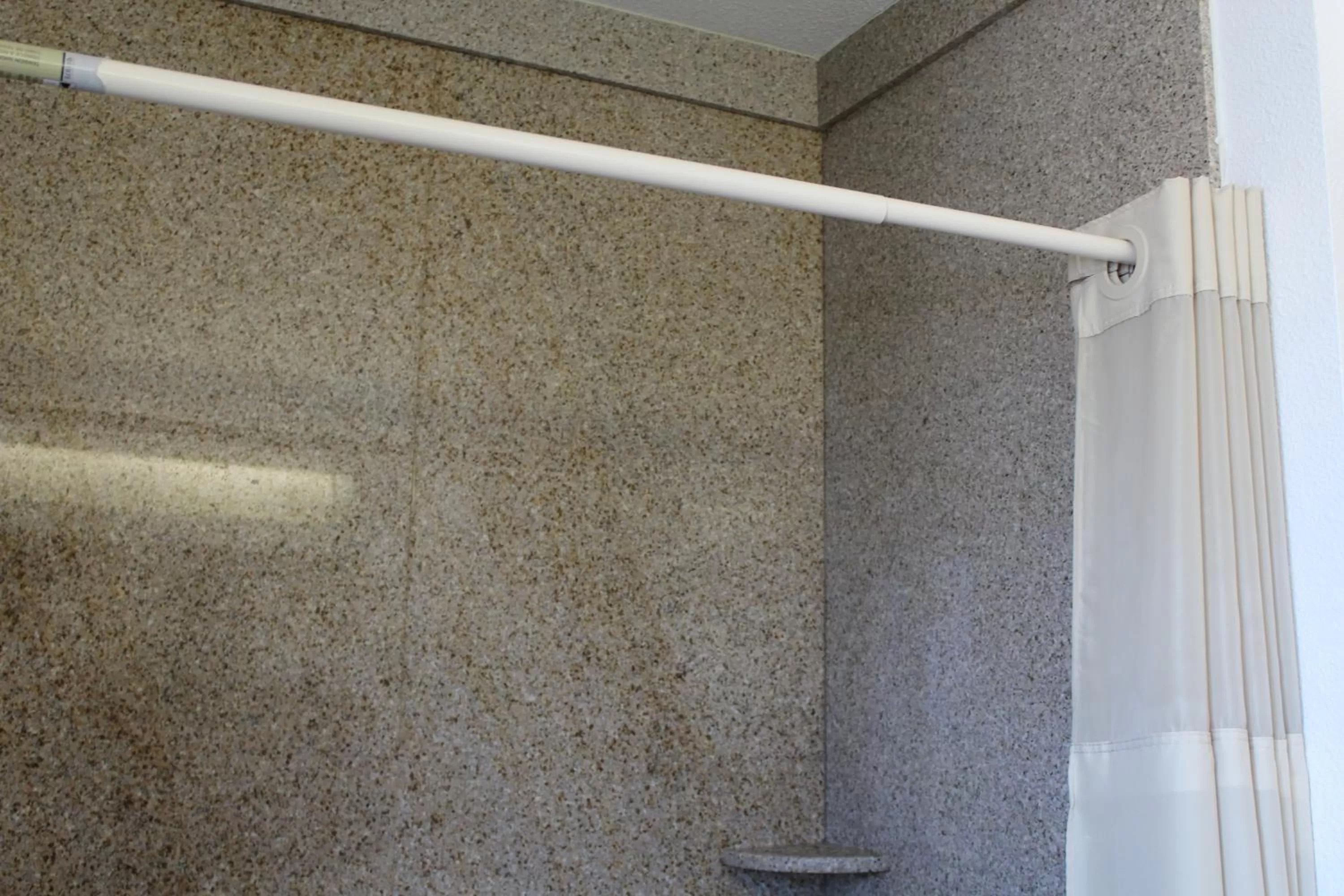 Queen Room in Harbor Inn & Suites Oceanside