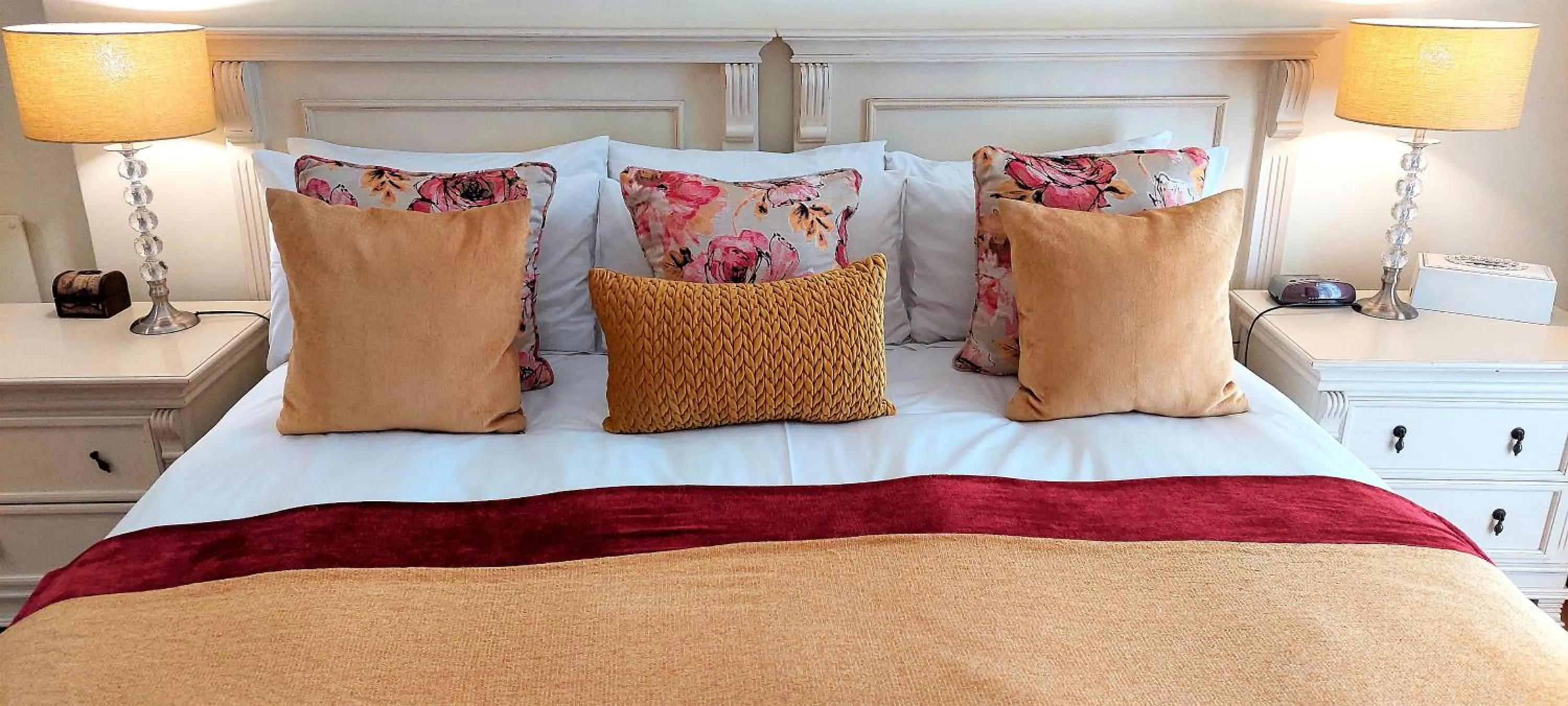 Luxury Double or Twin Room with Mountain View - single occupancy in Riversong Guest House