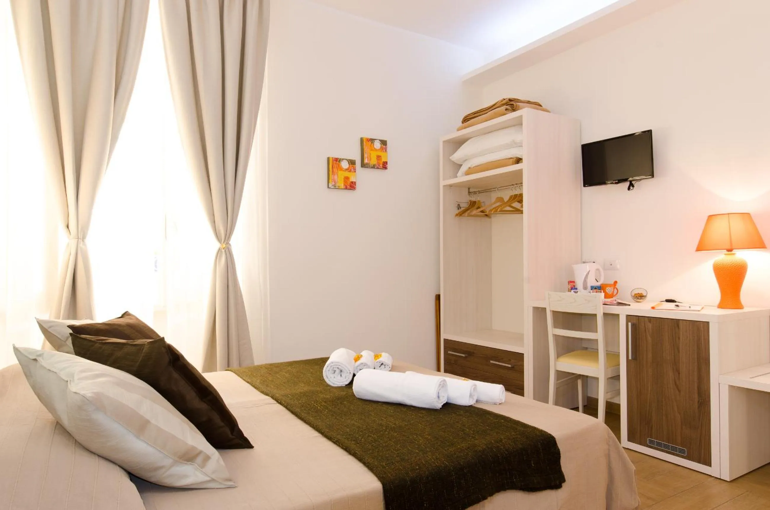 Bedroom, Bed in Gemme Di Roma Accomodation