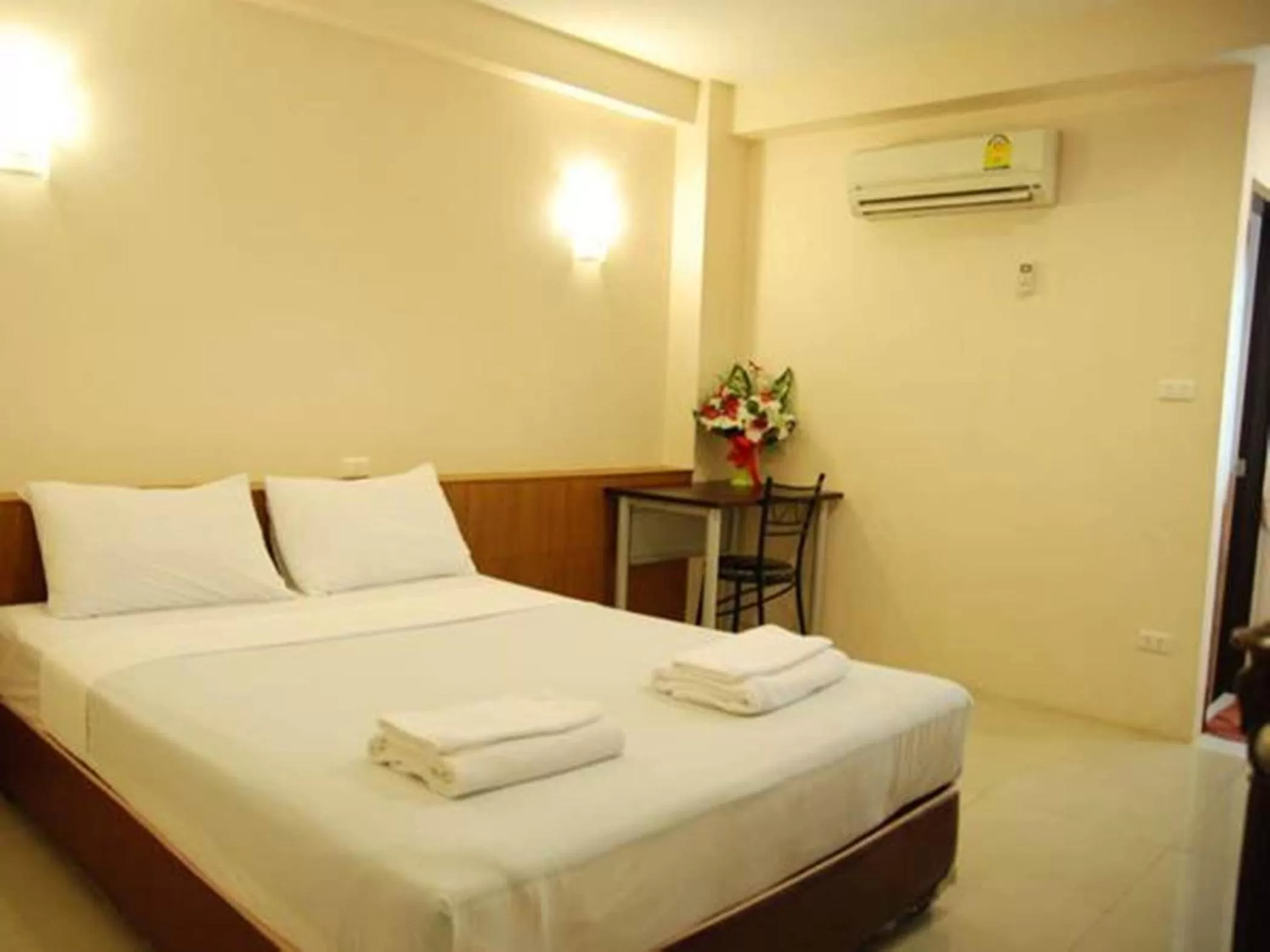 Deluxe Double or Twin Room in Rambuttri House