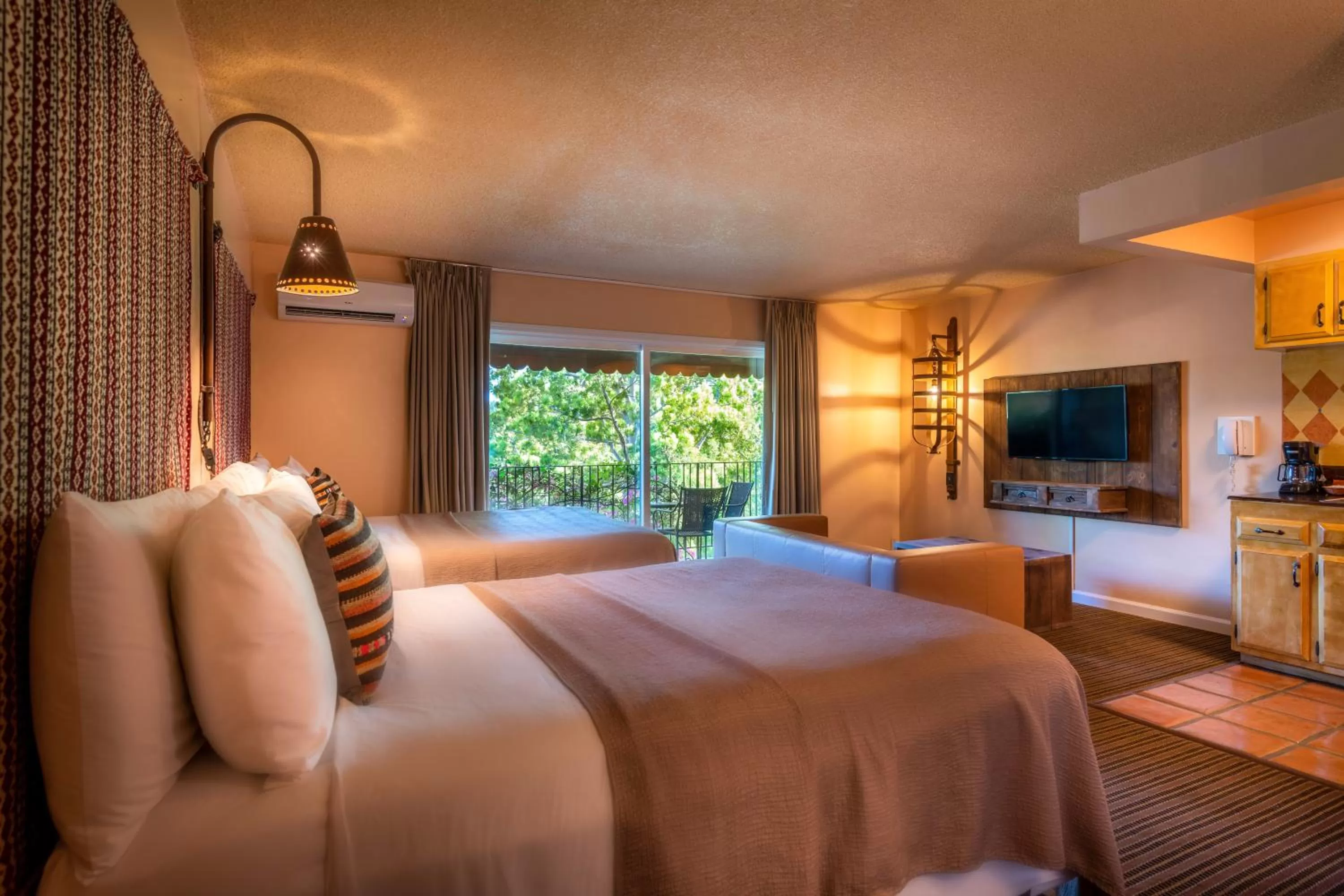 Queen Kitchen Studio in Hotel Pepper Tree Boutique Kitchen Studios - Anaheim