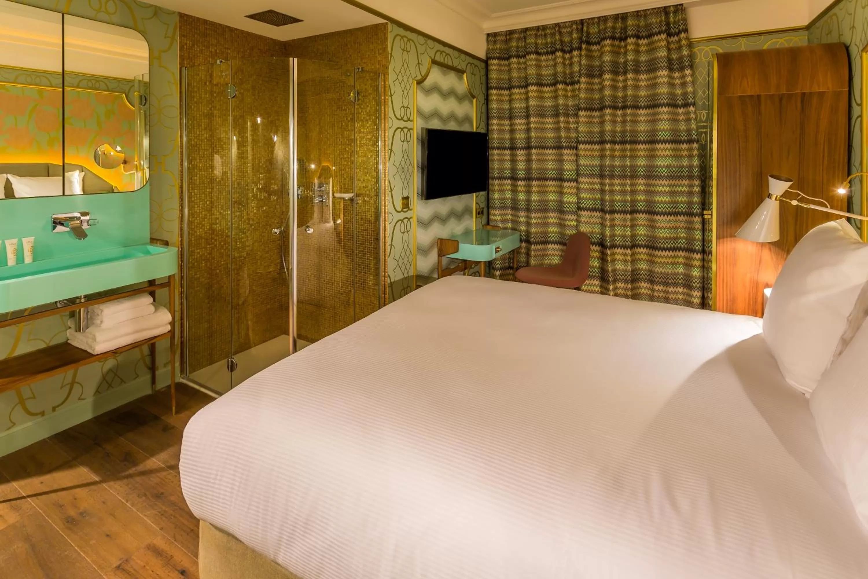 Two Connecting Rooms in Idol Hotel