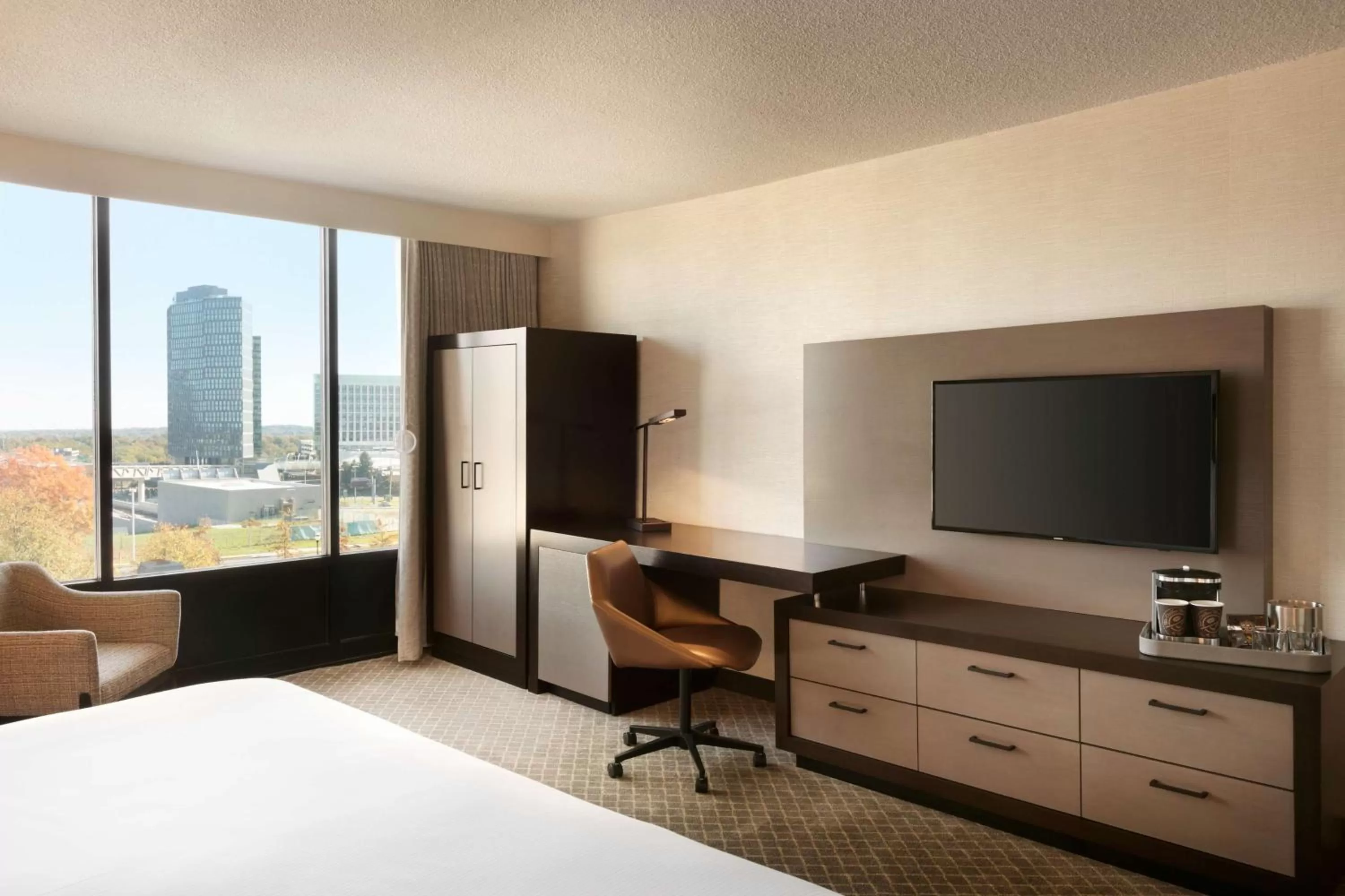 King Room - Mobility Accessible with Roll-in Shower in DoubleTree by Hilton McLean Tysons