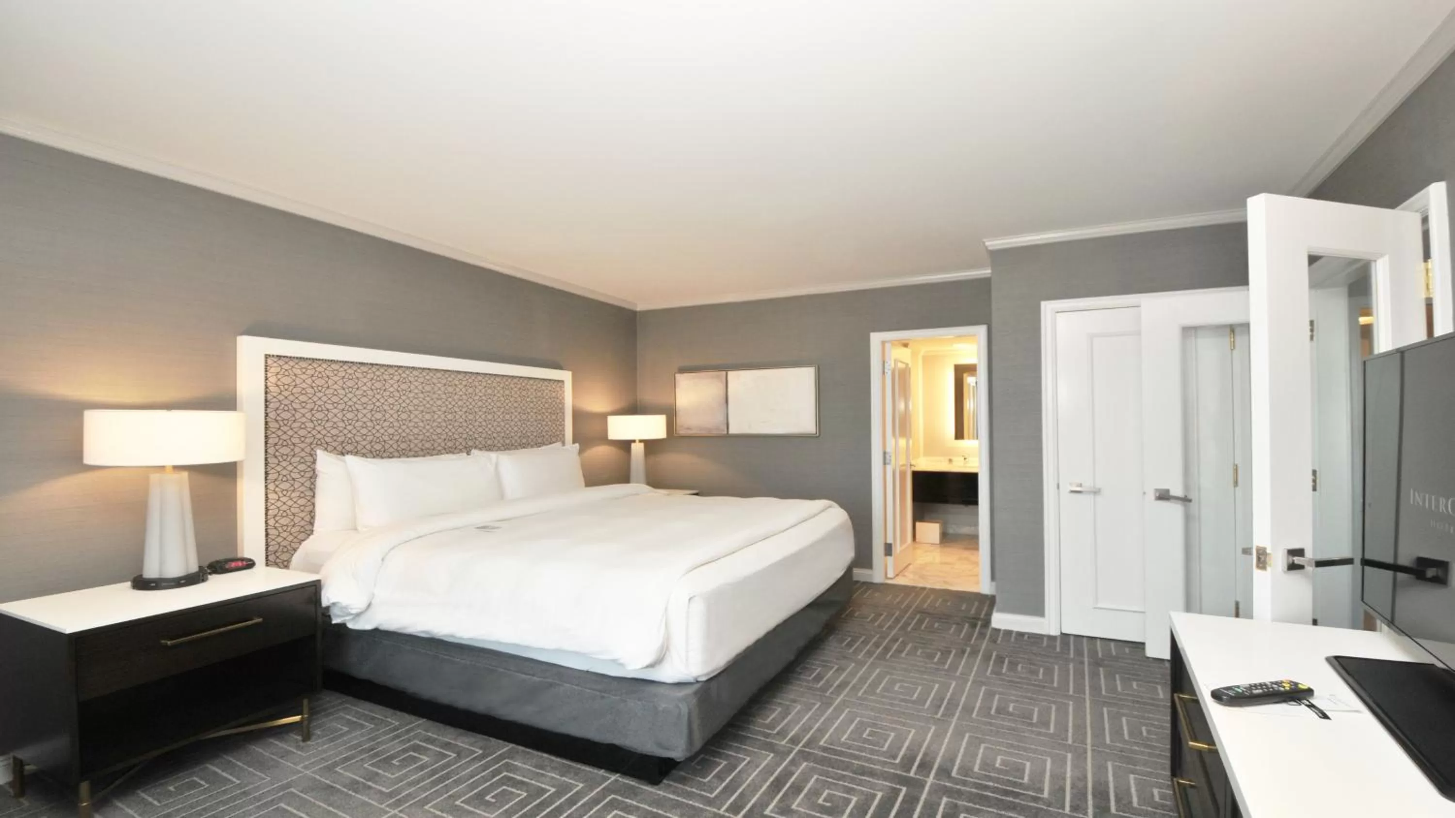 Junior King Suite with Balcony in InterContinental Kansas City at the Plaza by IHG