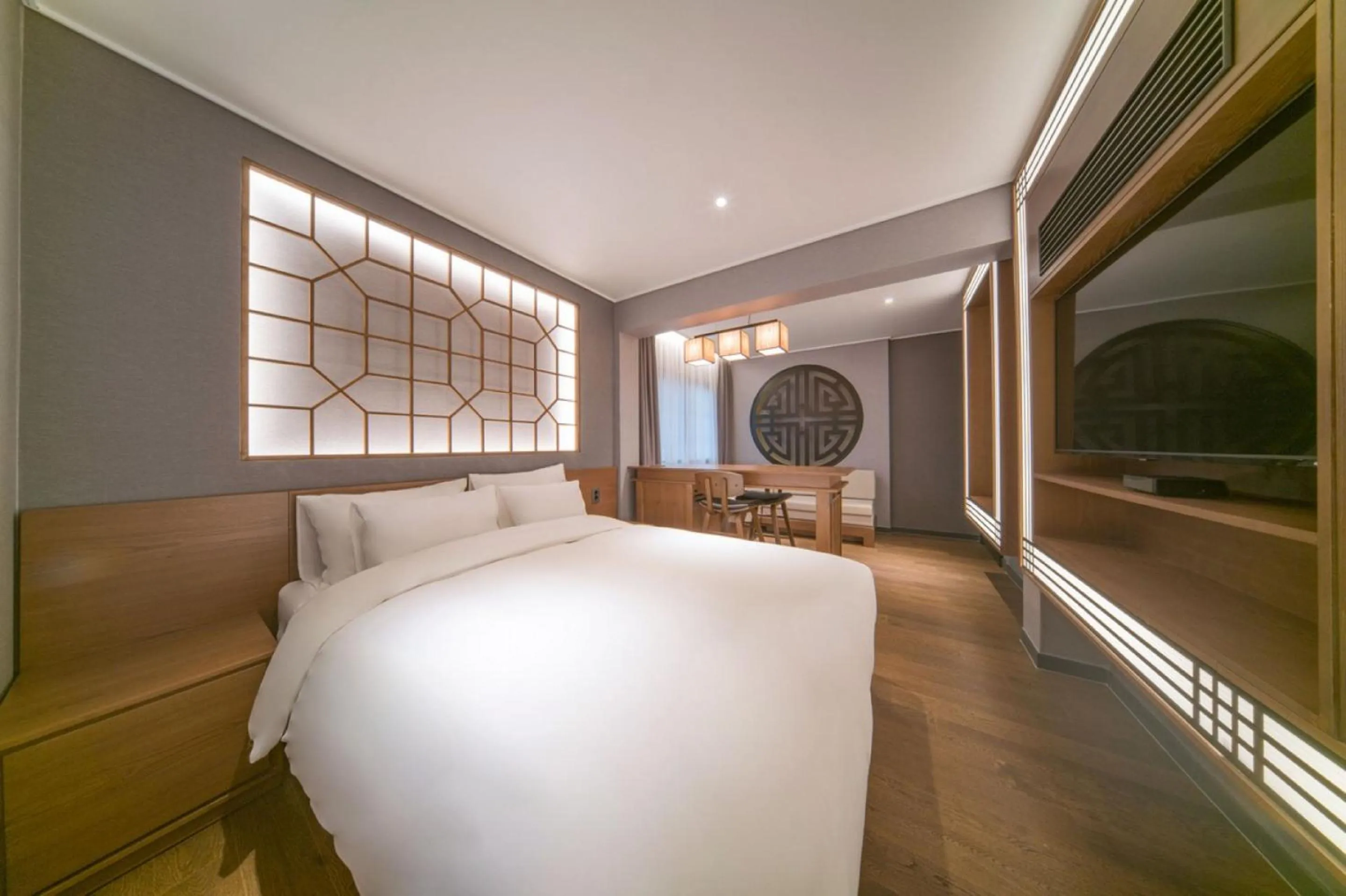 Spa Suite Double + Free Breakfast for 2 people with 2 Glasses of Champagne and Carprese for 2 in Yeon Hwa Moon Hotel