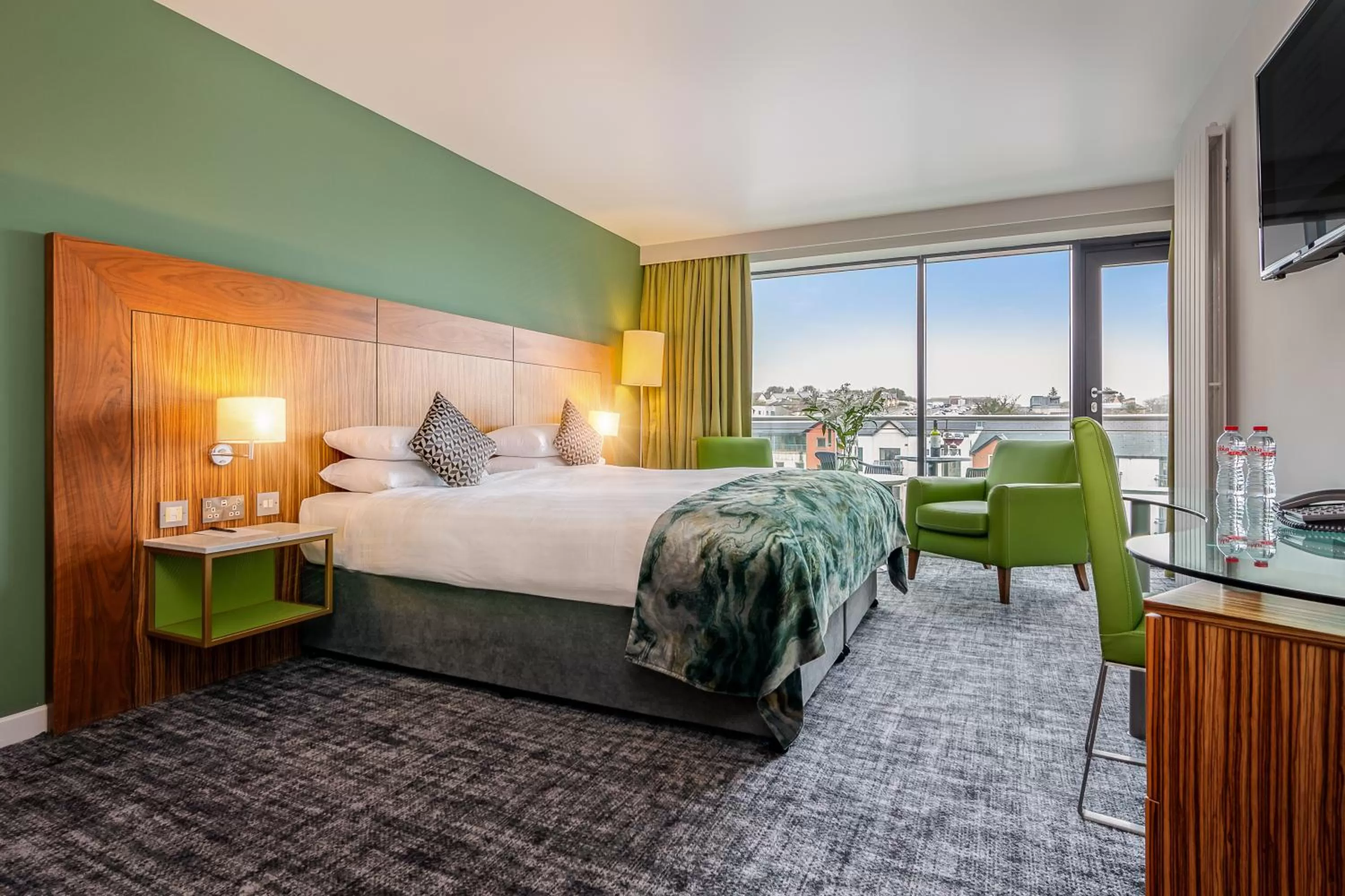 Deluxe Double Room with River View in The Glasshouse