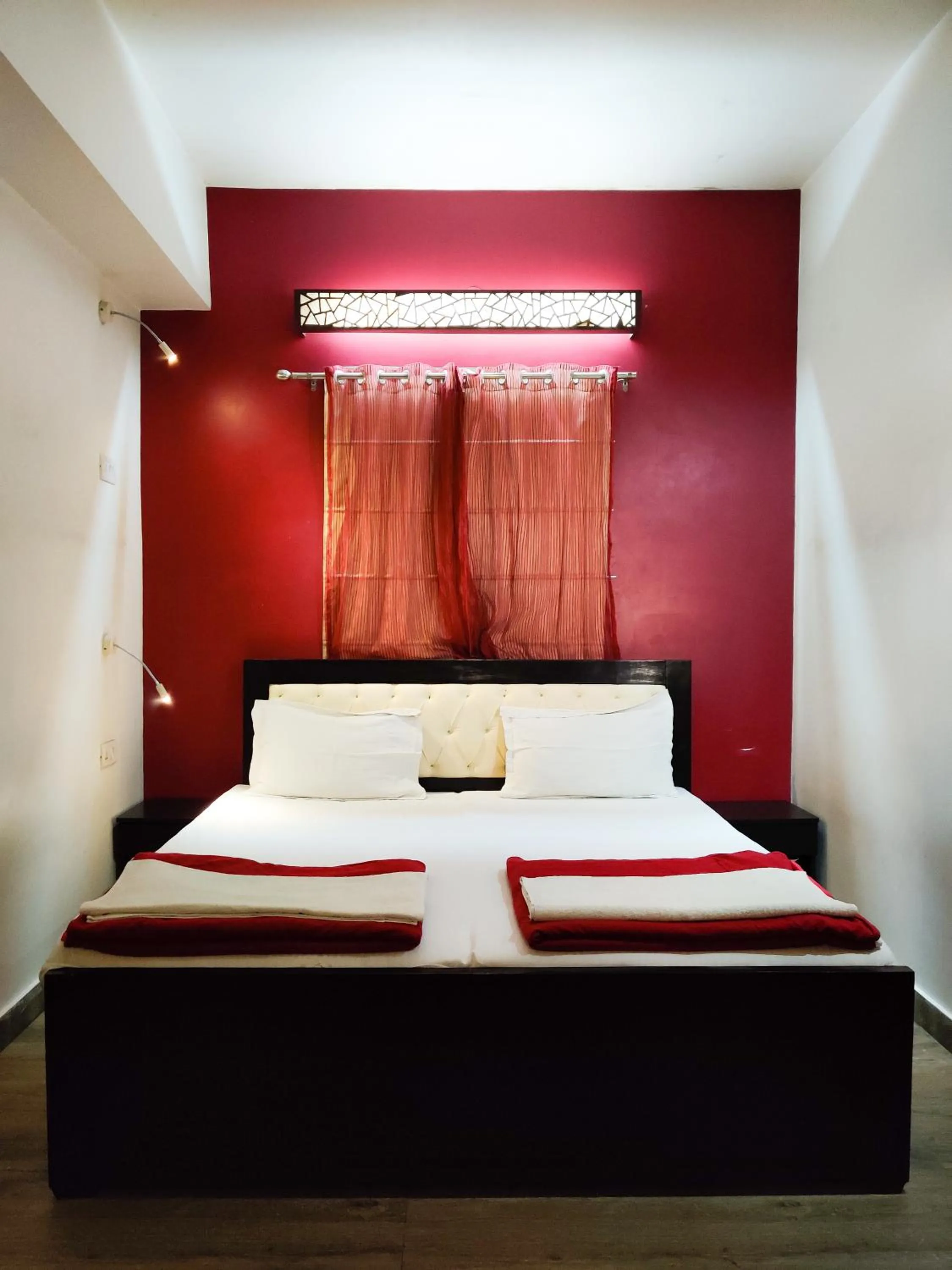 Standard Double Room with Shared Bathroom in Joey's Hostel Delhi - 20 mins from Railway Station