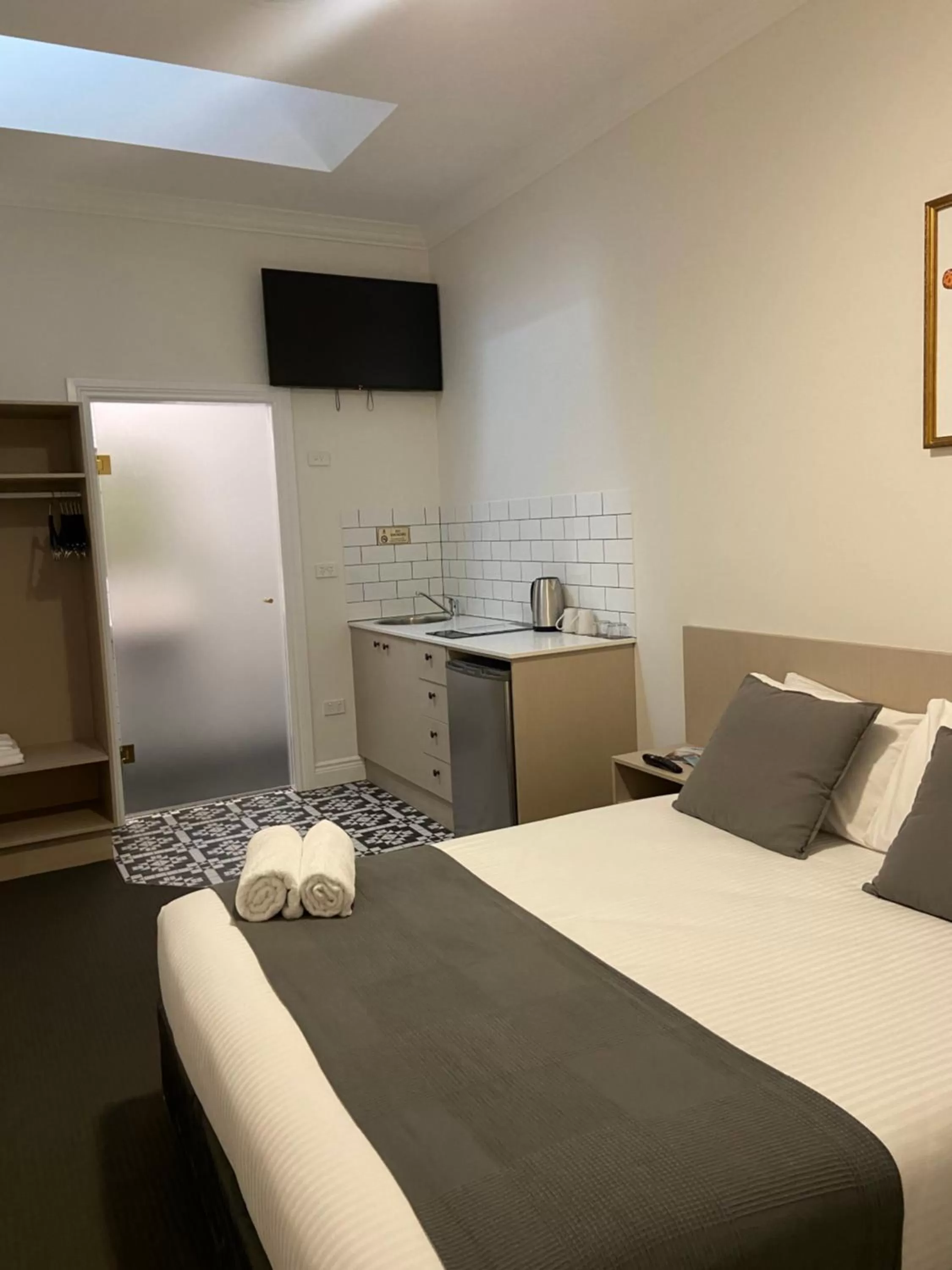 Queen Room in The Imperial Hotel