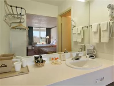 King Room - Non-Smoking in Days Inn by Wyndham Dickson