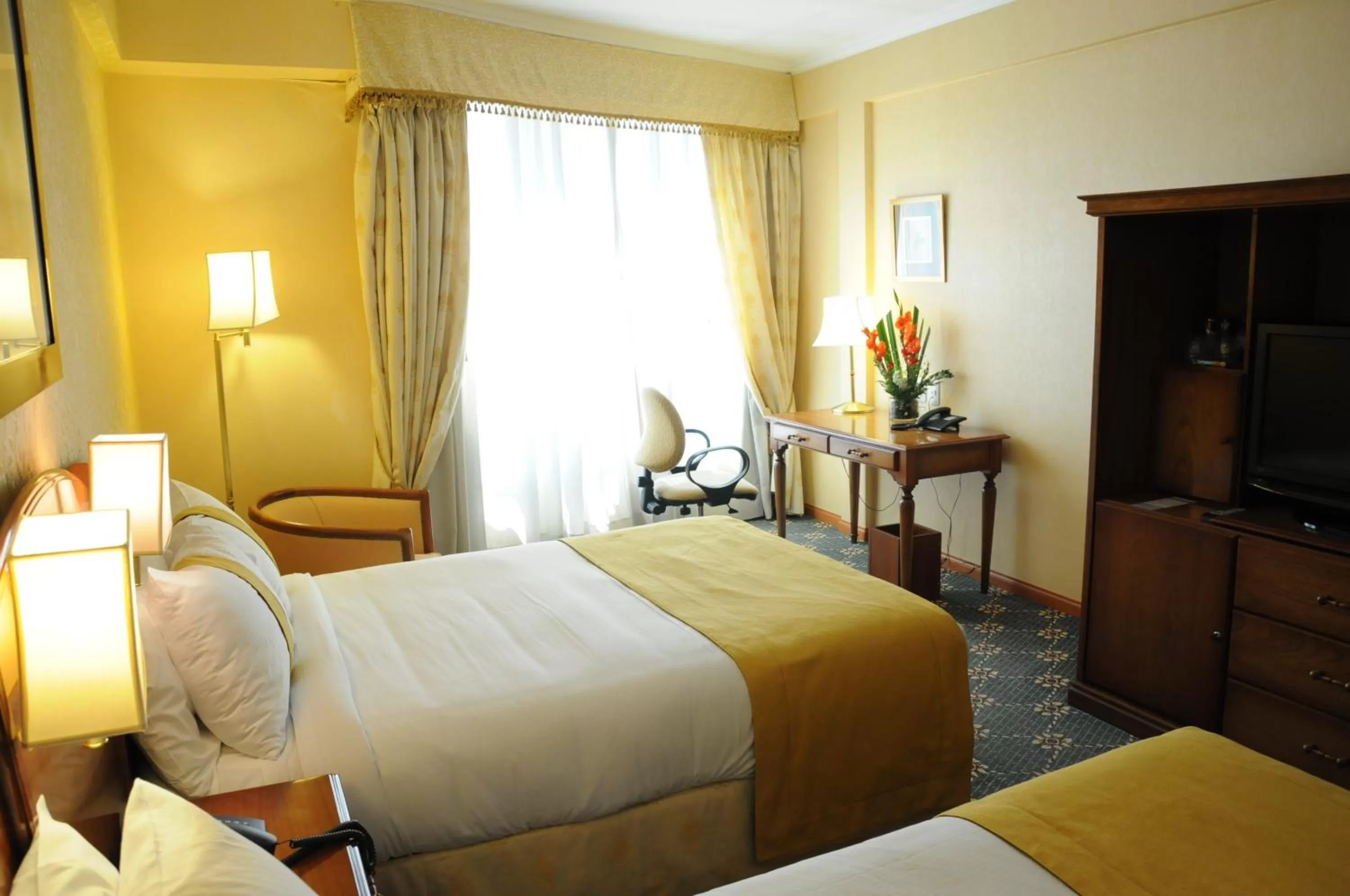 Executive Twin Room in InterTower Hotel