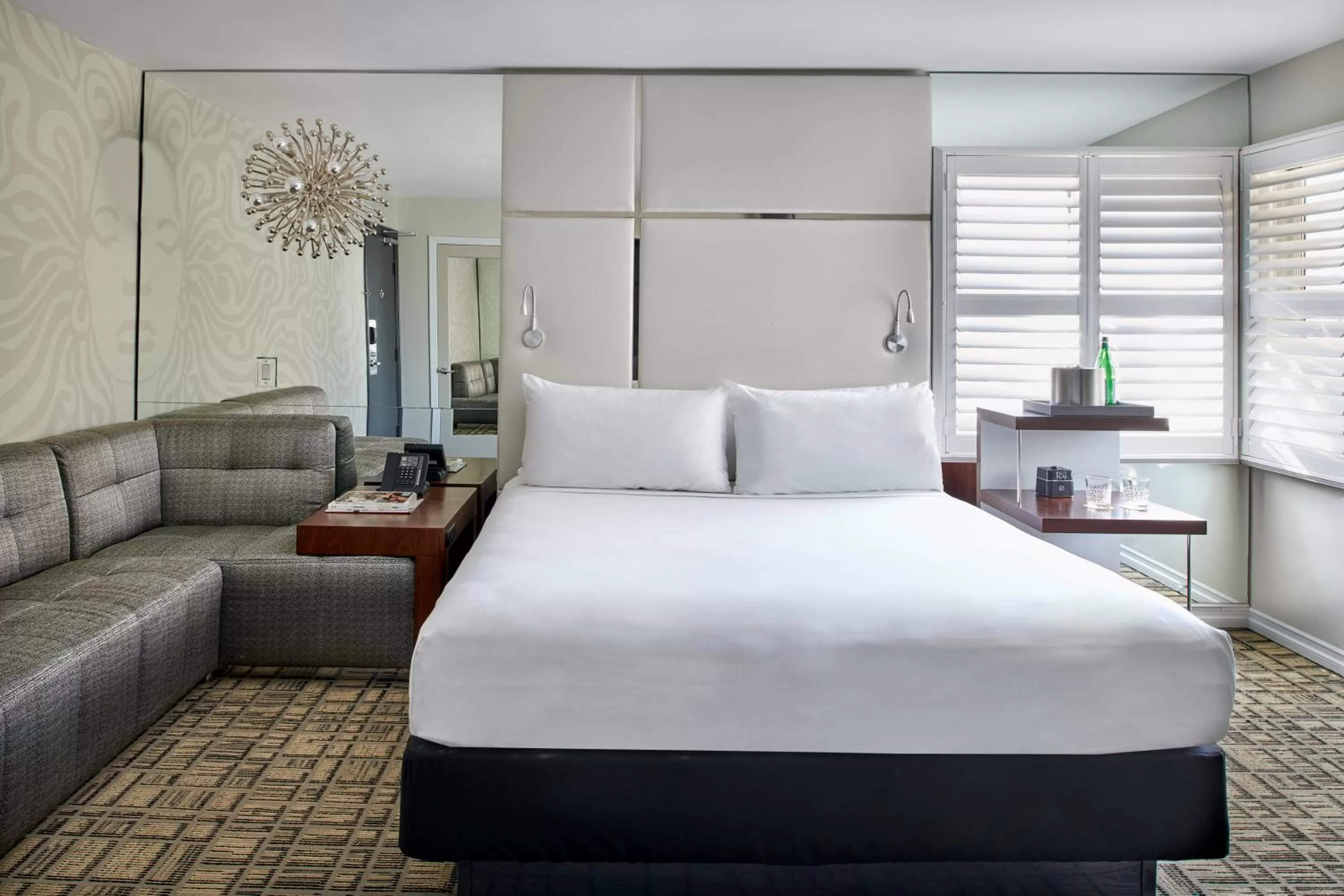 One Queen in Hotel Ziggy On Sunset