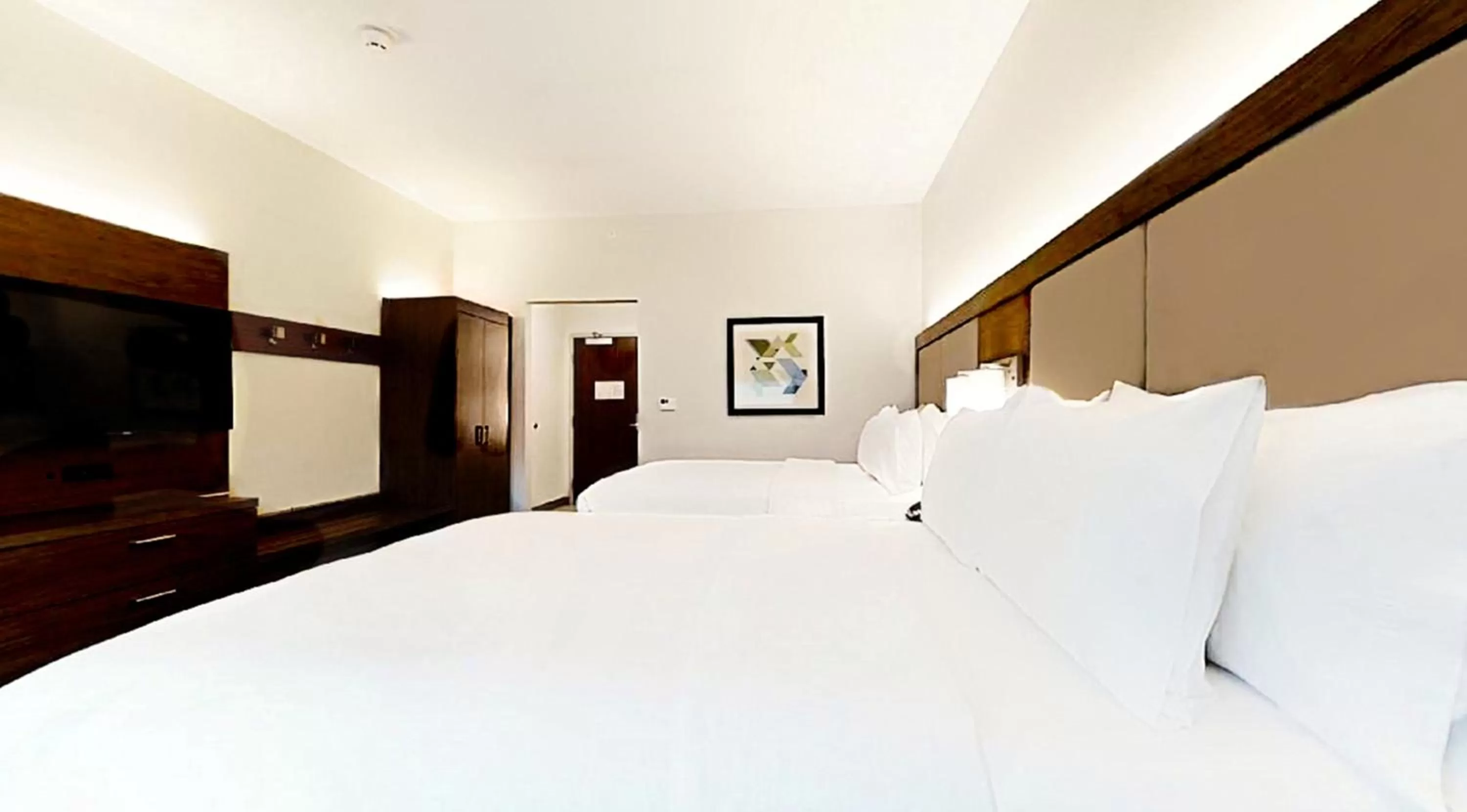 Standard Queen Room with Two Queen Beds - Communications Accessible in Holiday Inn Express & Suites - Chalmette - New Orleans S by IHG