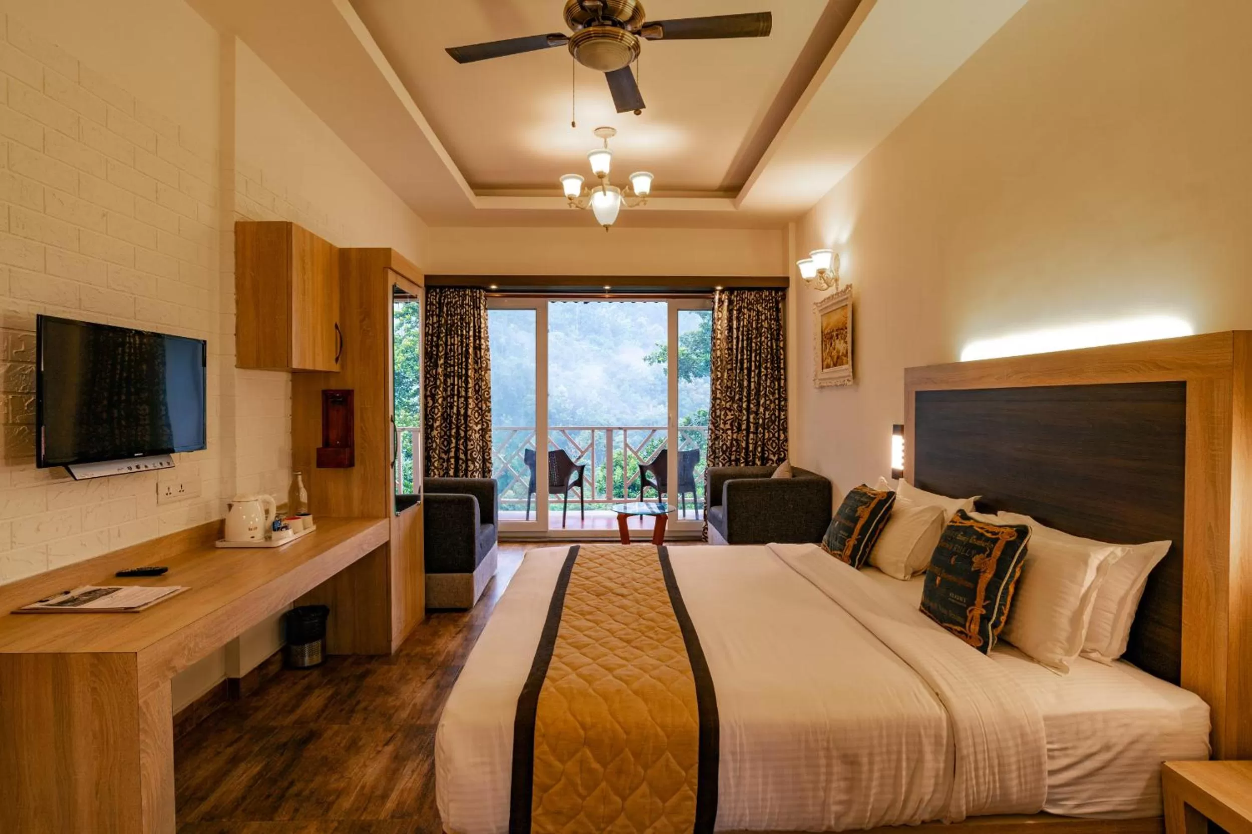 Superior King Room in Tea Harvester