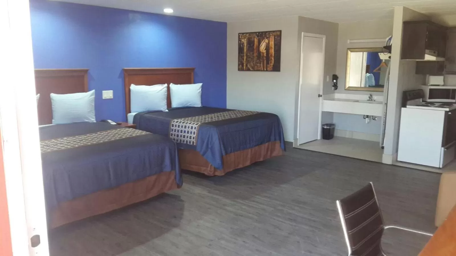 Double Room with Extra Bed in Paris Inn and Suites