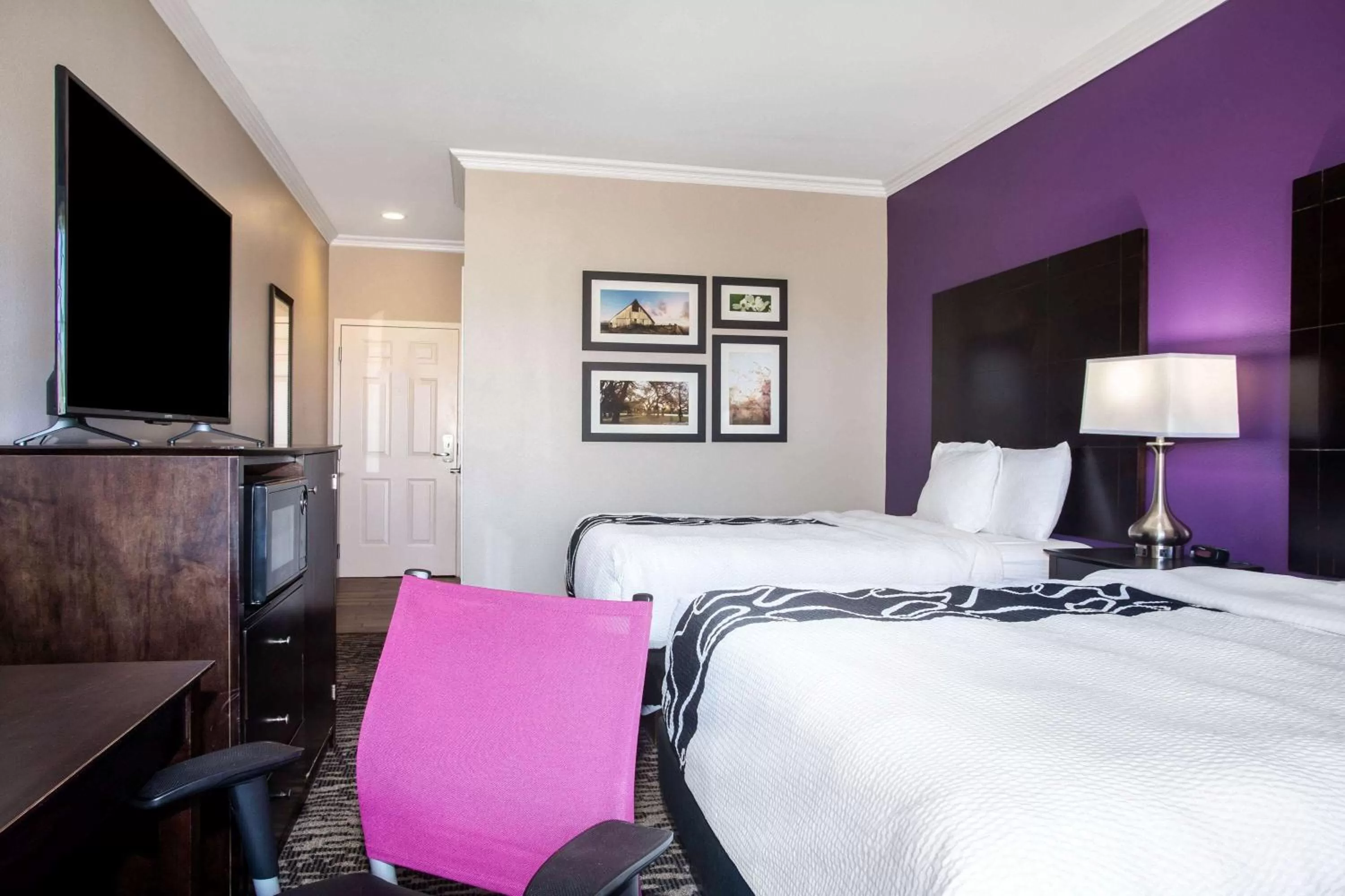 Queen Room with Two Queen Beds and Bath Tub - Mobility/Hearing Access - Non-Smoking in La Quinta by Wyndham Columbus TX