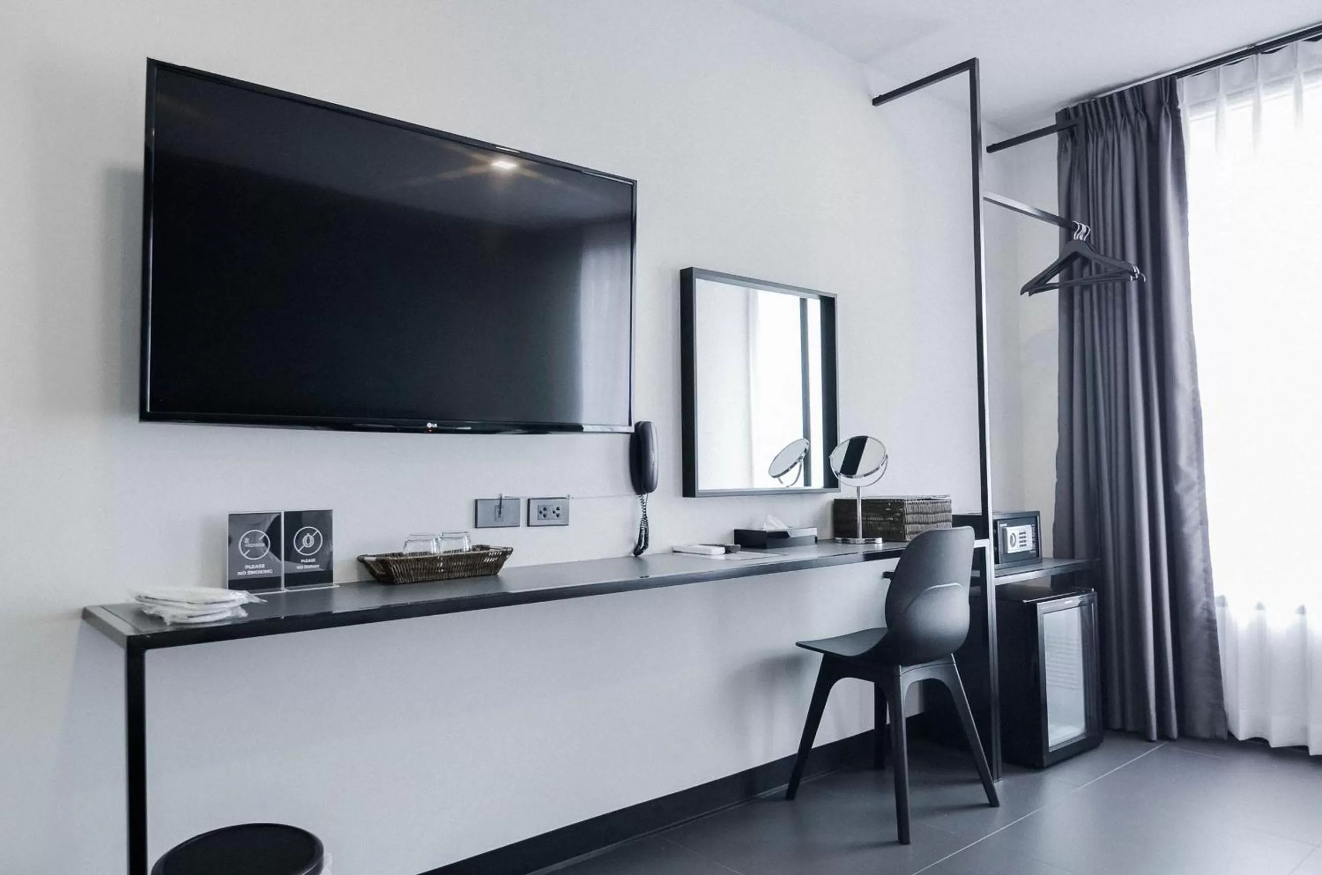 Standard Twin Room in CREW Hotel