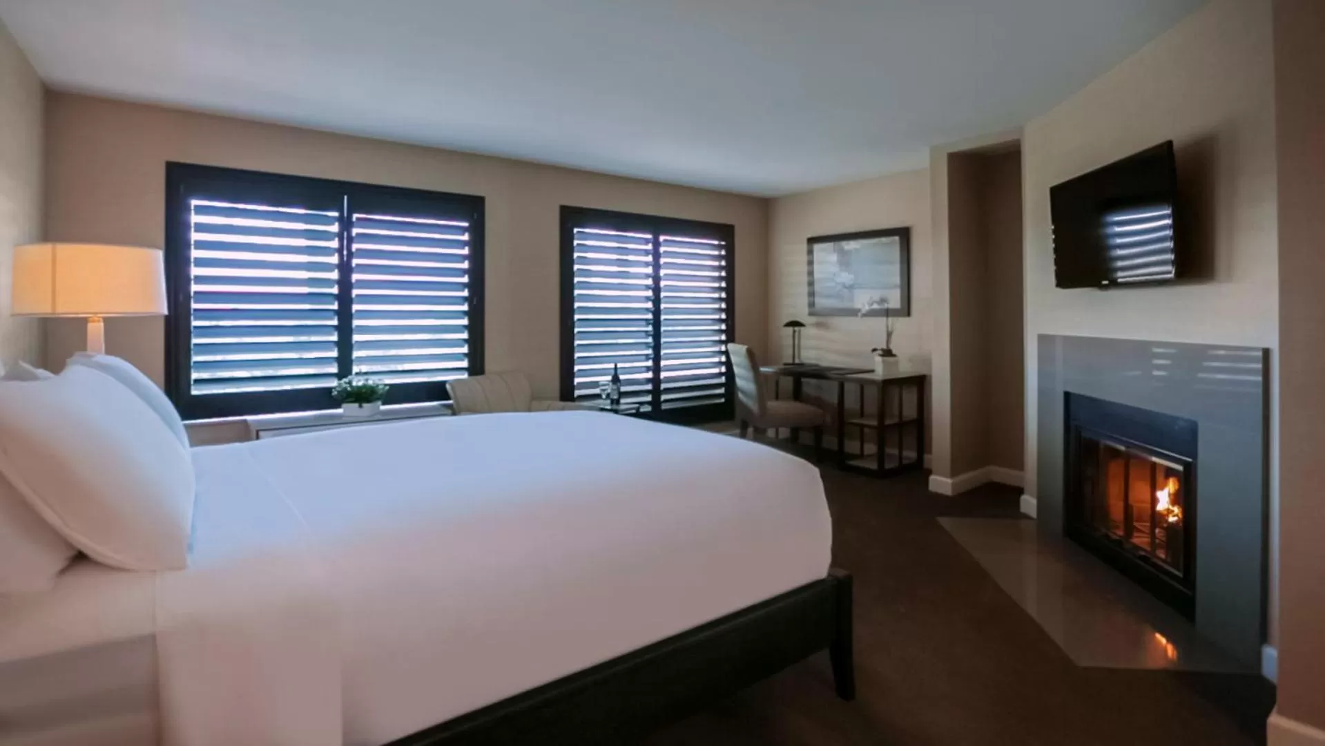 Fireplace Suite in Cupertino Hotel