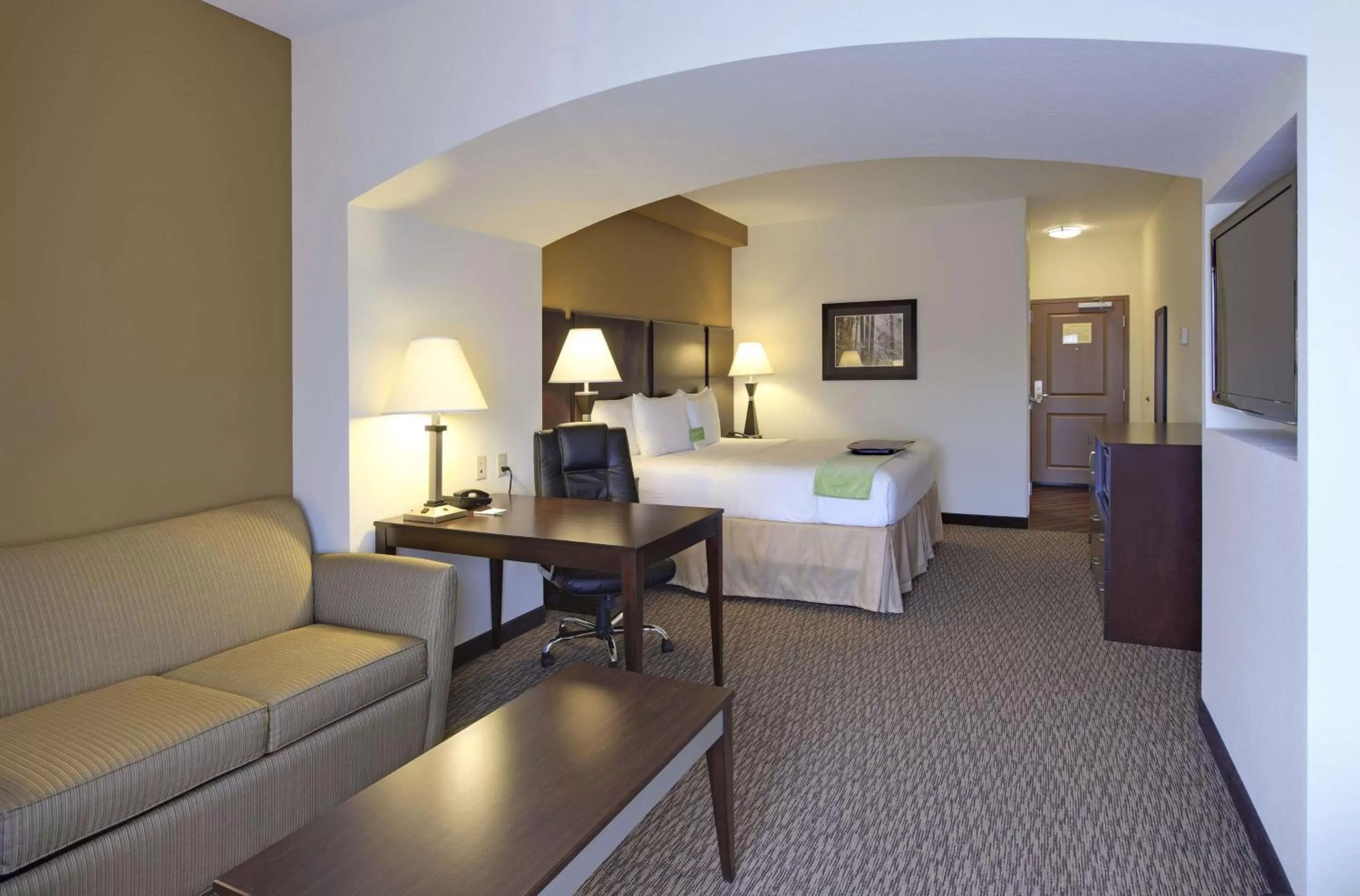 King Deluxe Studio Room - Non Smoking in La Quinta by Wyndham Memphis Wolfchase