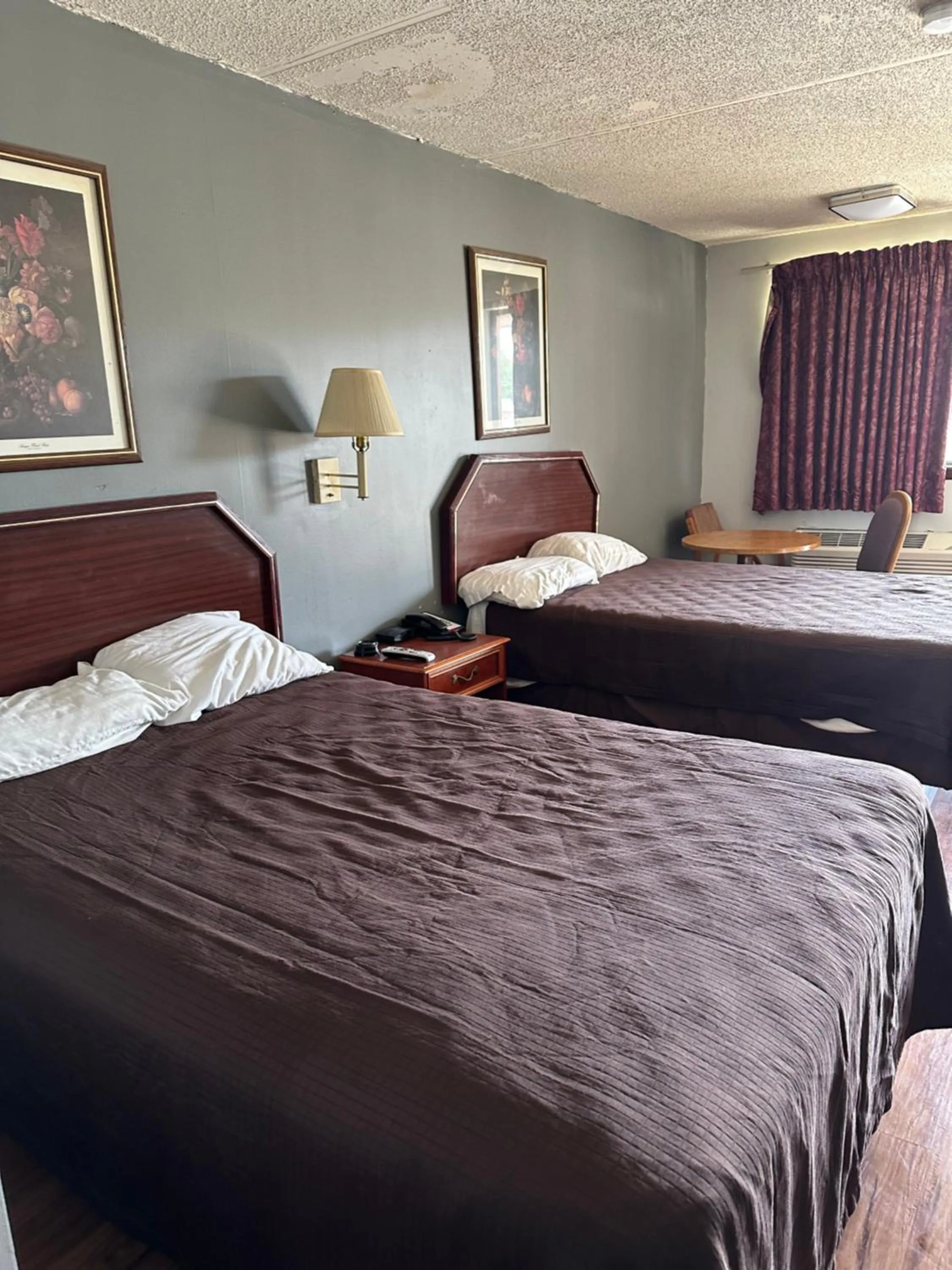 Double Room with Two Double Beds - Non-Smoking in Budget Inn-Gadsden