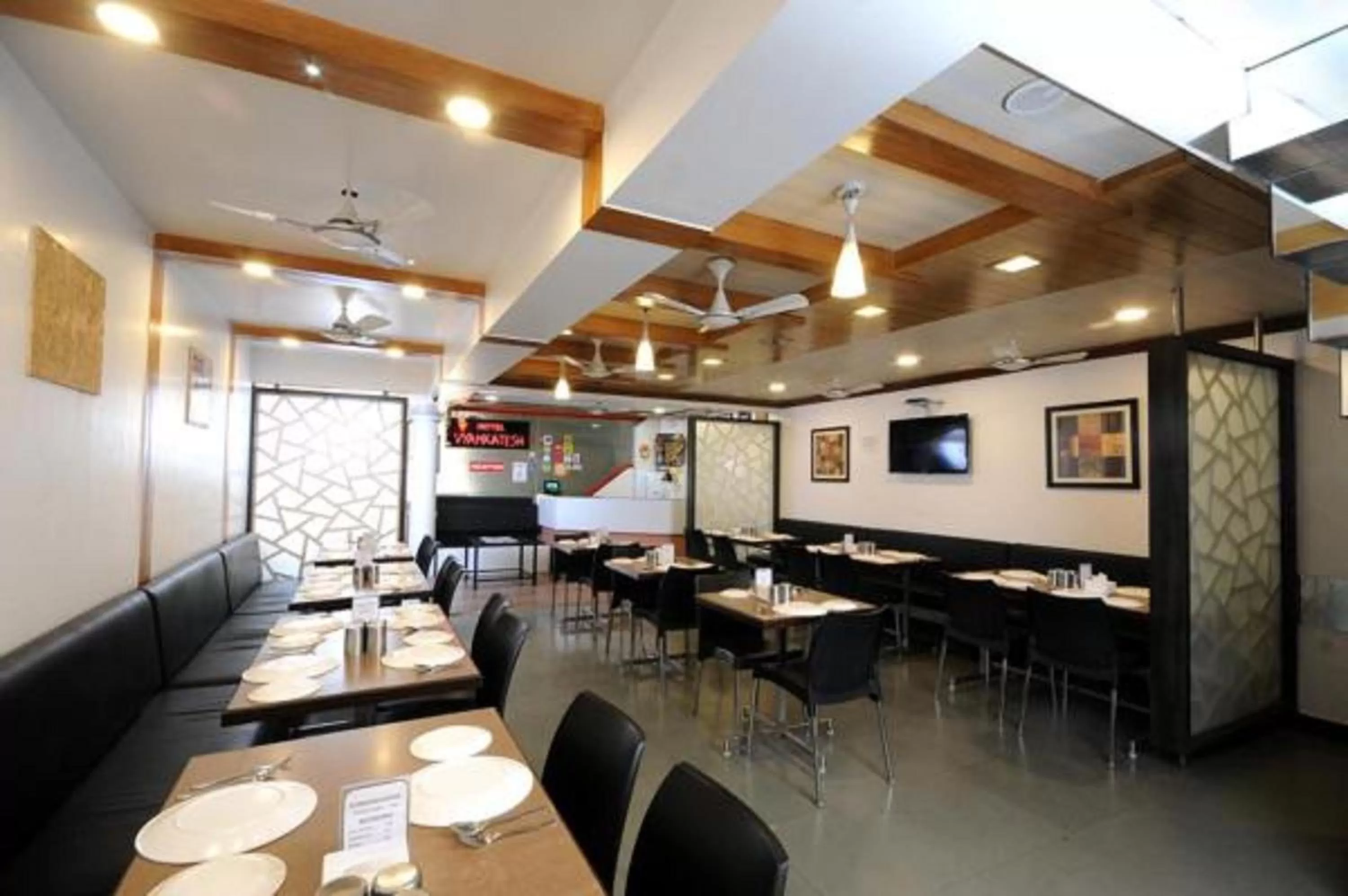 Hotel Vyankatesh & Pure Veg Restaurant