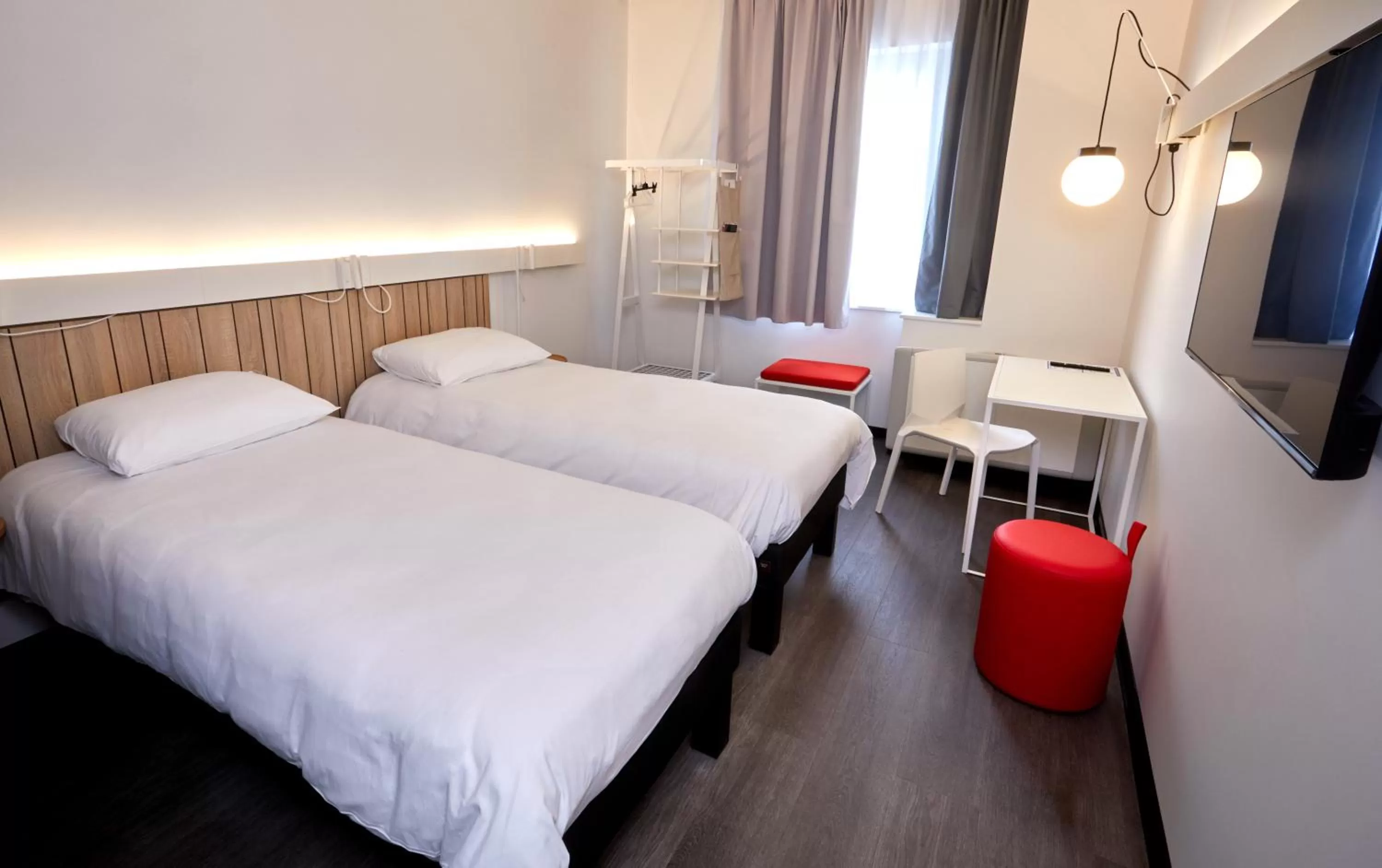 Standard Twin Room - Courtyard Side in ibis Auxerre Centre