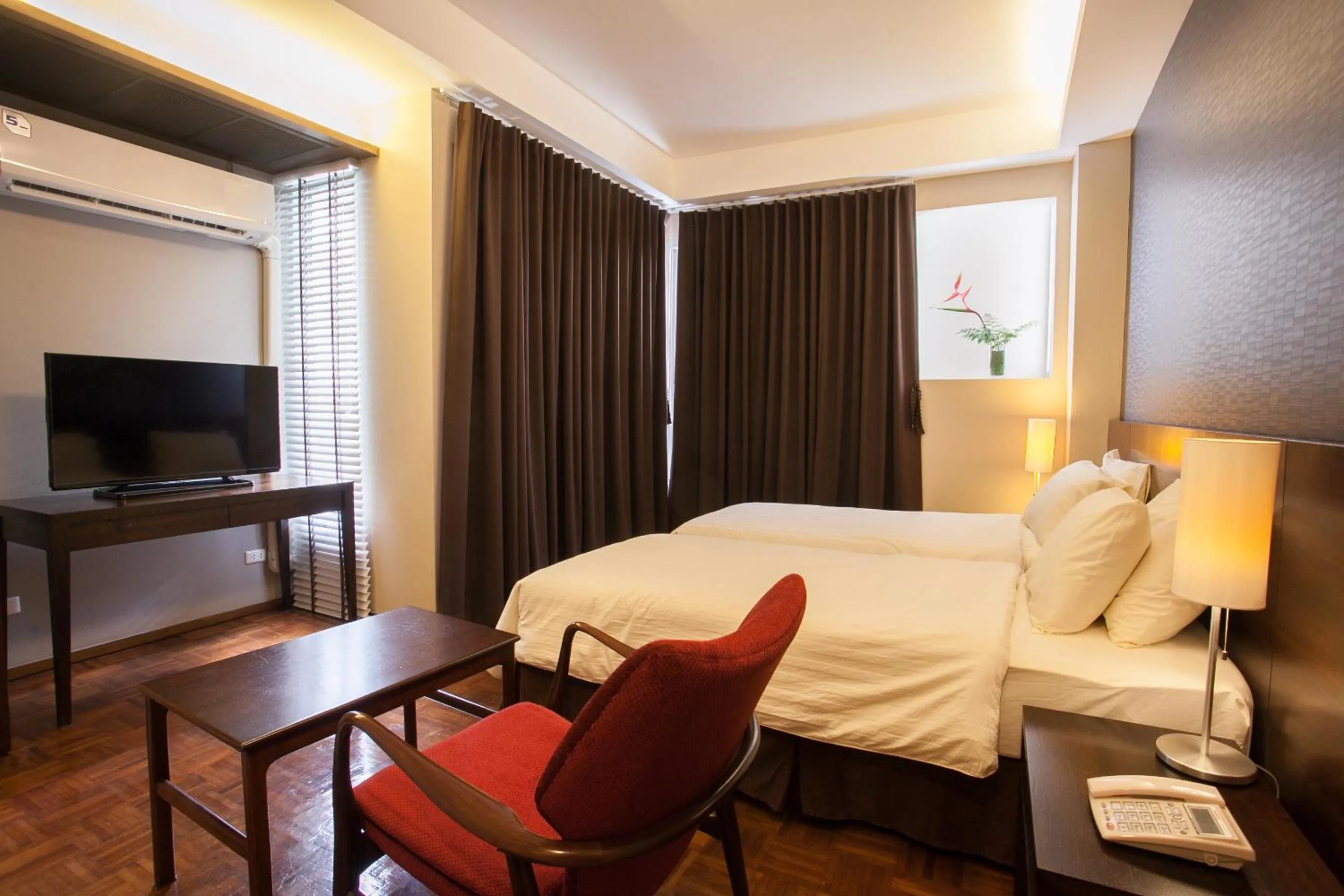 Deluxe King Room in Baansilom Soi 3