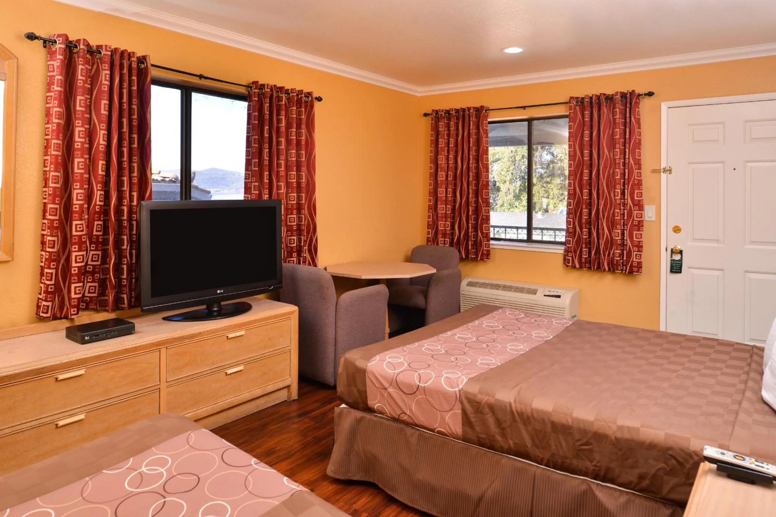 Queen Room with Two Queen Beds in Americas Best Value Inn and Suites Clearlake