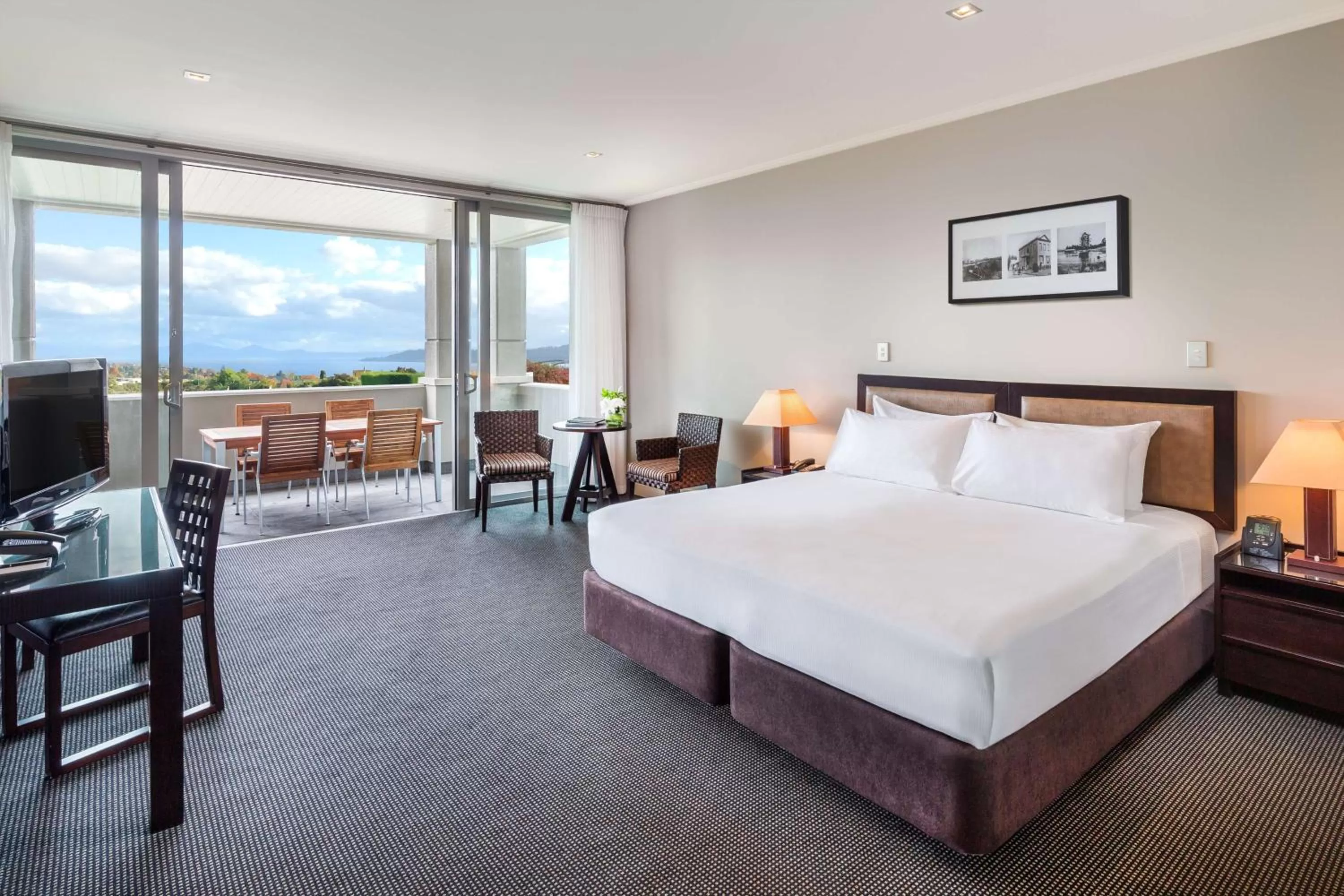 King Room with Lake View in Hilton Lake Taupo