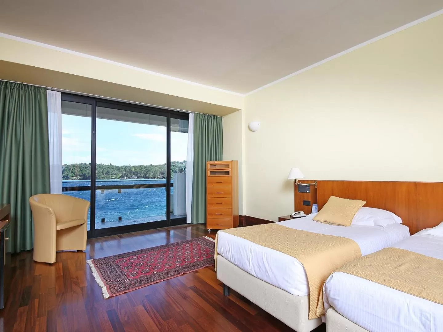 Prestige Double Room with Balcony and Lake View - single occupancy in Hotel Salò du Parc