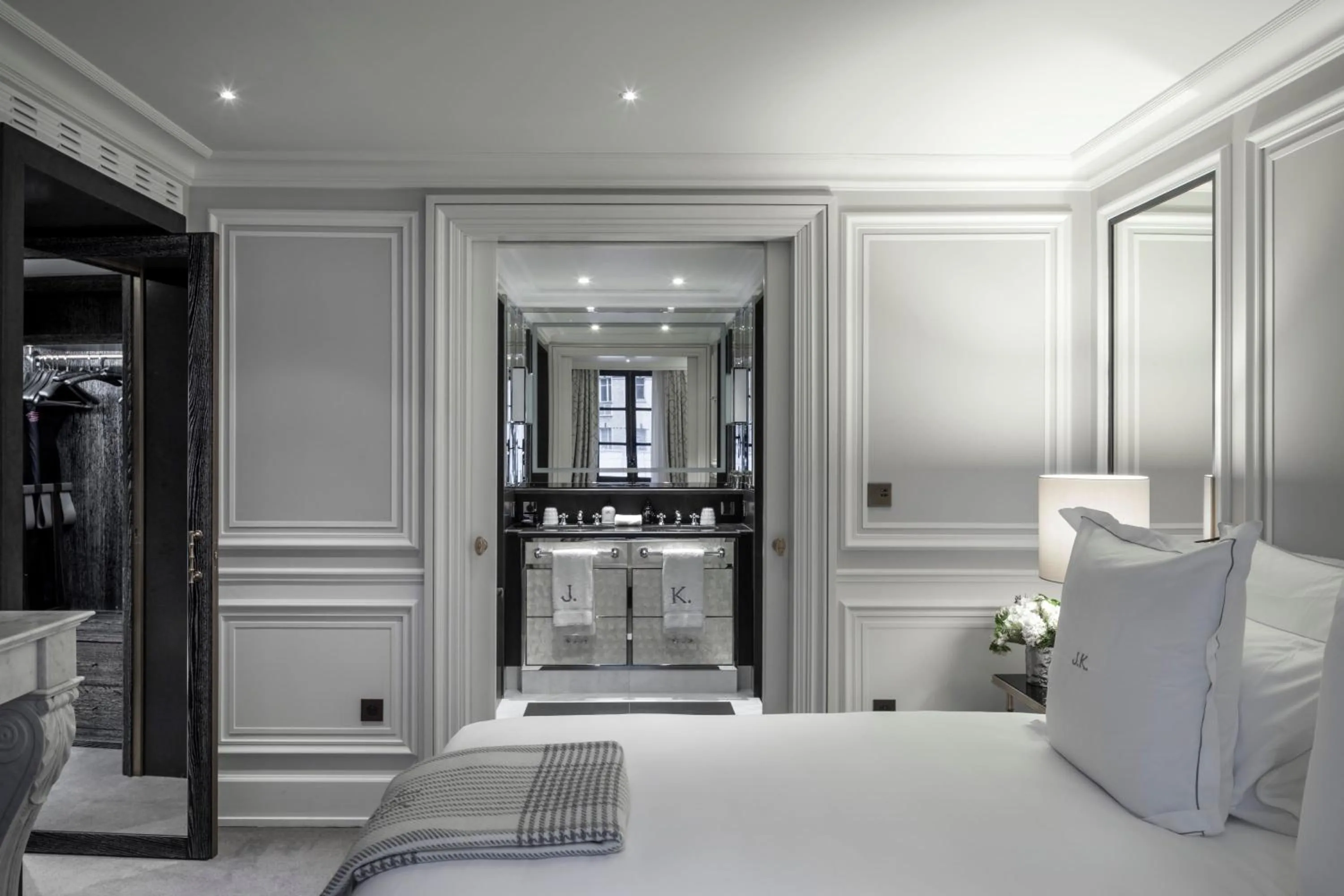 Bedroom, Bed in J.K. Place Paris