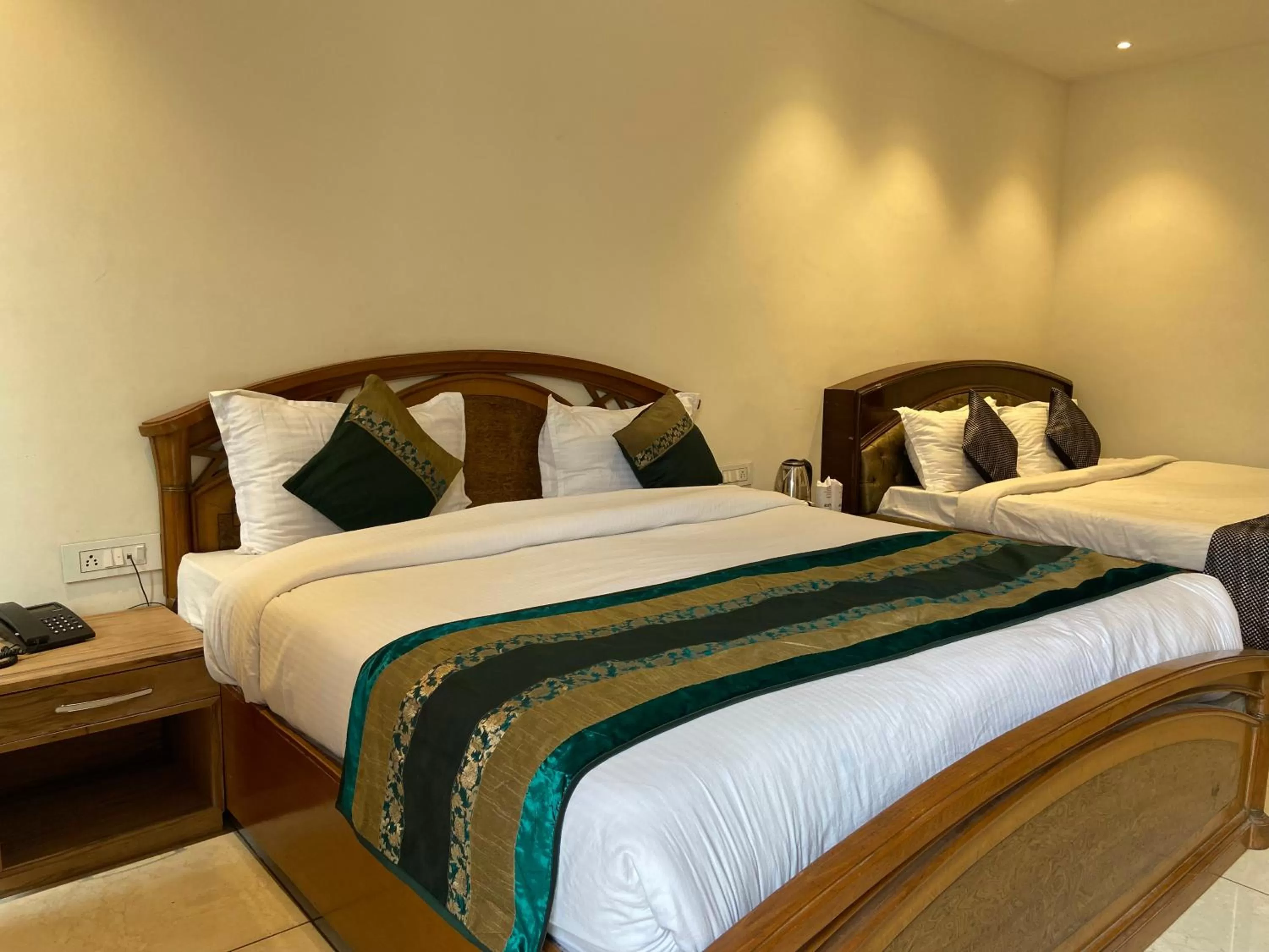 Family Suite with Balcony in Hotel Exotic - 5 min walk from Golden Temple