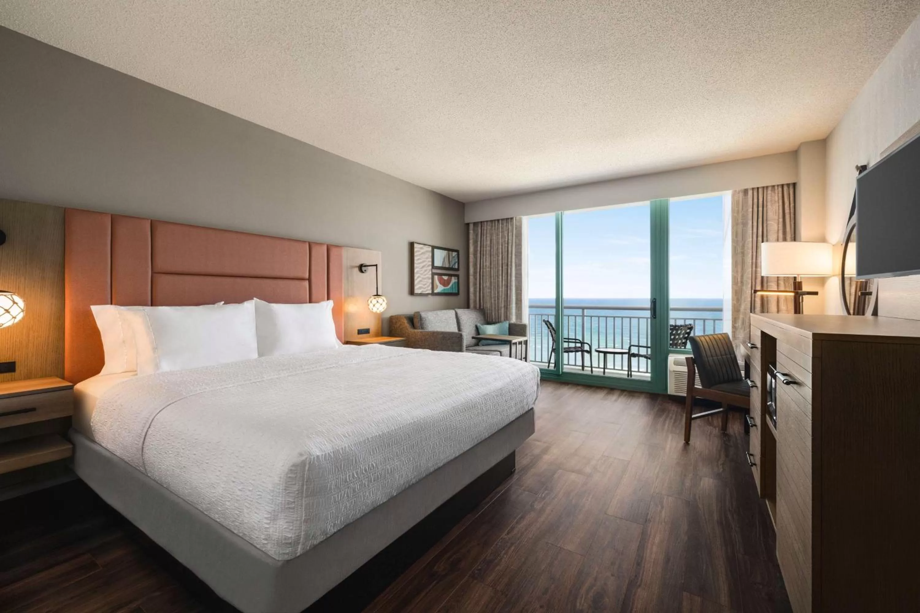 King Room with Sofa Bed and Shower - Oceanfront/Floors 6-10 in Hampton Inn Virginia Beach-Oceanfront South